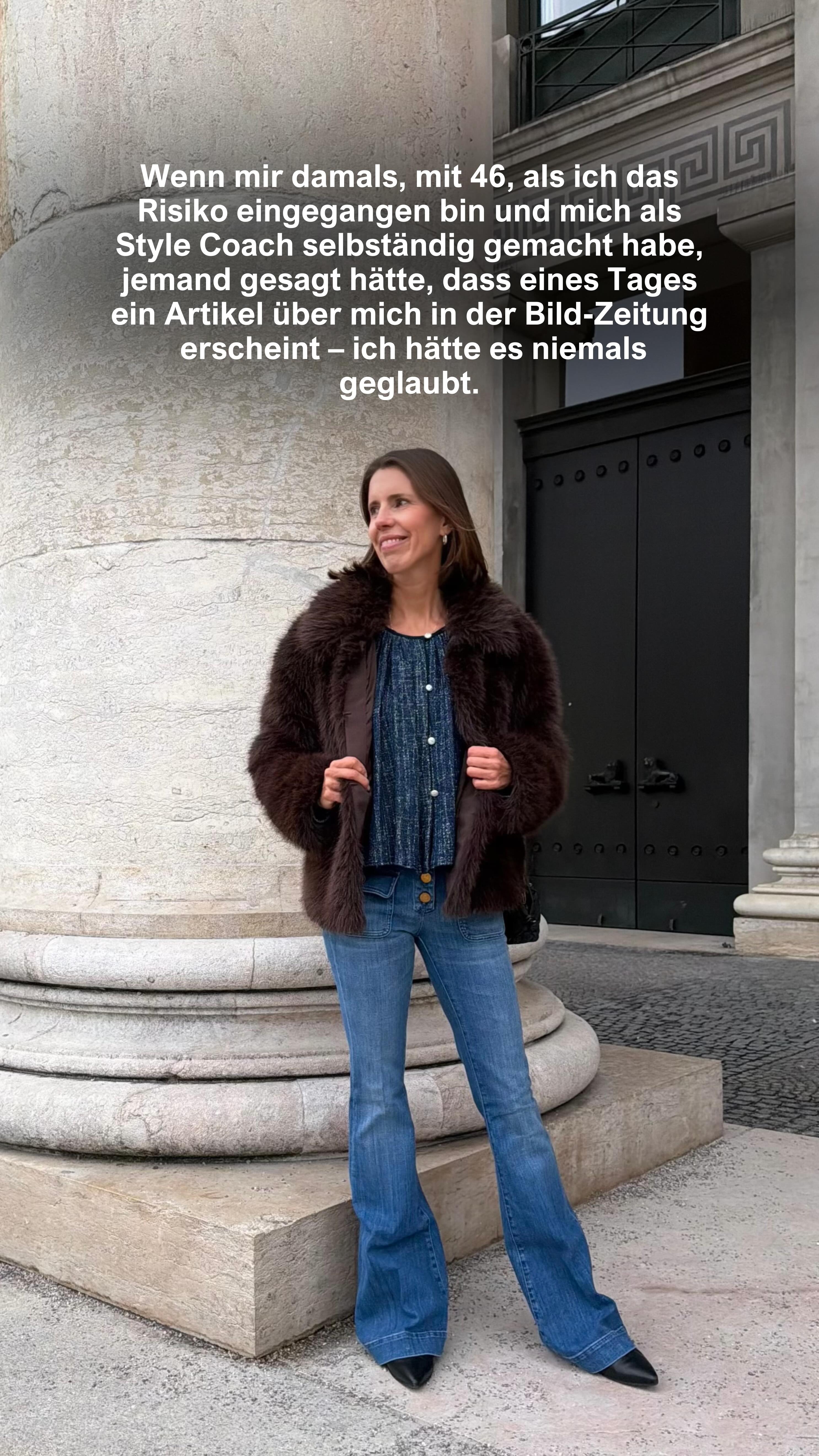 Dass eines Tages ein Artikel über meine Arbeit erscheint, hätte ich damals nie gedacht.
Ich bin heute einfach dankbar. Für euer Vertrauen. Für die vielen Begegnungen. Für jede Frau, die sich traut, sich neu zu zeigen – und ihren eigenen Stil wirklich zu leben.
Und vielleicht ist das die eigentliche Botschaft:
Es ist nie zu spät, den eigenen Weg zu gehen.
Manchmal braucht es nur einen kleinen Impuls oder einen mutigen ersten Schritt.
Gibt es einen Wunsch oder eine Idee, die in euch schlummert und auf „irgendwann“ wartet?
Dieses Jahr hält noch viele spannende Projekte bereit und ich freue mich darauf, euch mitzunehmen.
Eure Katrin 🤍