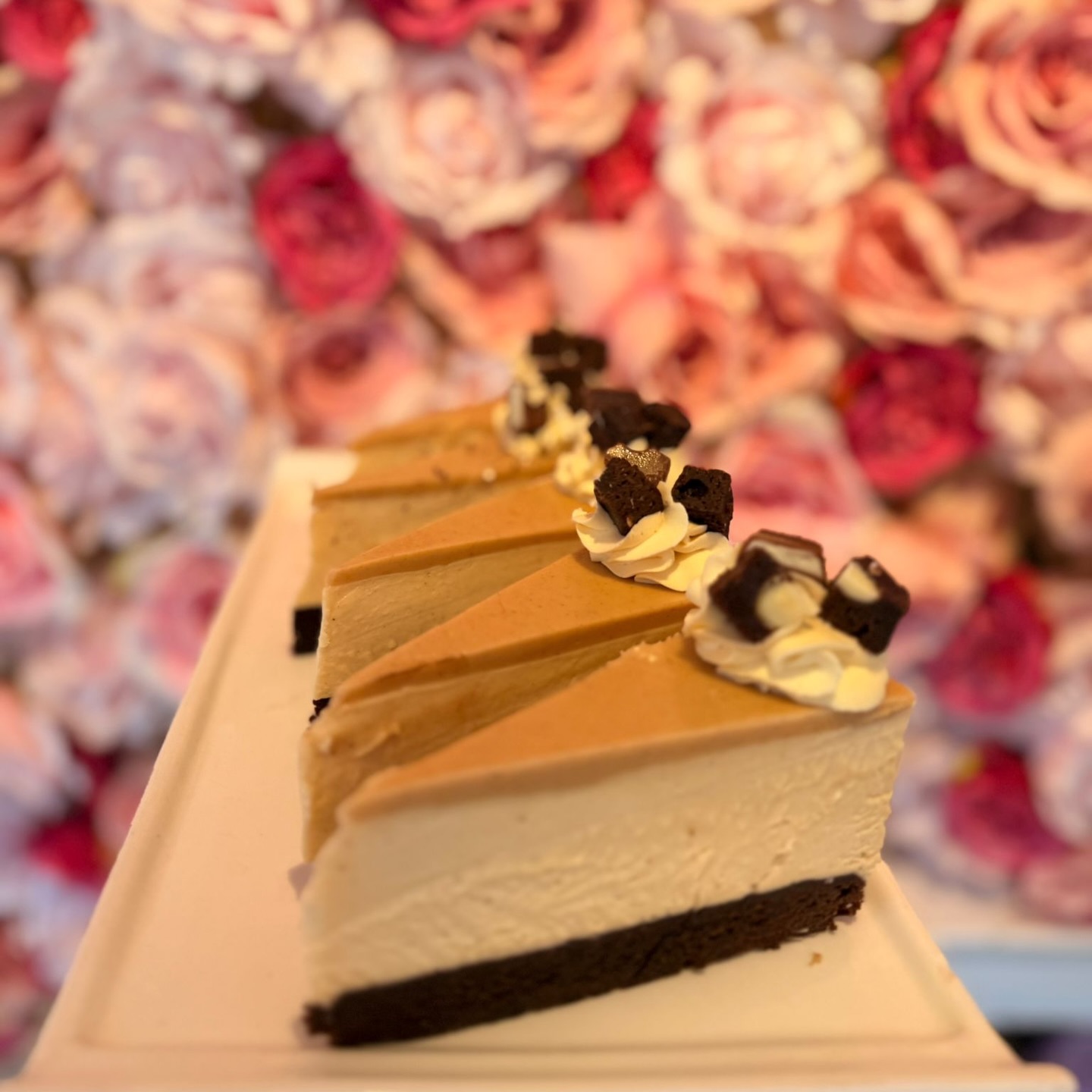 ✨ KINDER CHEESECAKE✨
Our kinder cheesecake with a GF brownie base is back this weekend. Super limited so be quick!