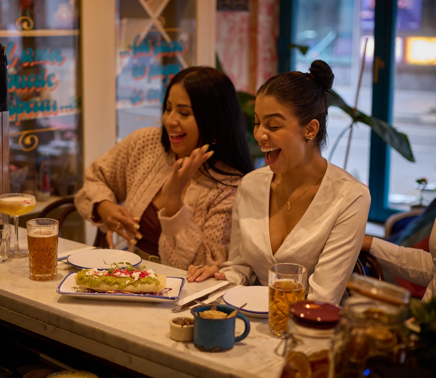 Heading to the theatre? 🎭
Treat yourself to our pre-theatre menu - available Monday to Saturday between 5pm to 6.30pm Enjoy a selection of your favourite Tacos, Tostadas, Flautas and a drink for £30pp.
#SantoRemedio #London #LondonBridge #Mexican #Theatre Pretheatre