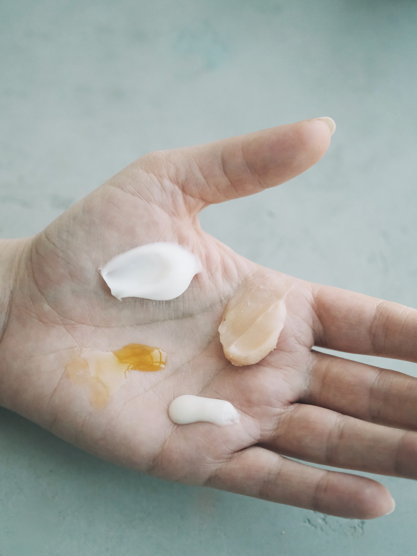 •clean beauty: last updates•
clean beauty isn’t just a buzzword anymore, it’s becoming something real that’s reshaping the industry from within
here are two big shifts we’re seeing now:
✅ ingredient transparency is king
more people are reading labels, not hype!
consumers want to know what every ingredient is, where it comes from, and how it supports not only skin, but also earth wellness
brands are responding with traceable supply chains, clearer ingredient lists, and safer, plant-based actives that feel gentle and intentional
this move toward honesty and openness is slowly exposing greenwashing and redefining what responsible beauty really means
✅ sustainability goes deeper than “no nasties”
2026’s clean beauty trends emphasize eco-impact as much as skin impact
consumers now expect biodegradable formulas, refillable packaging, and waterless or upcycled ingredients that reduce waste and protect ecosystems
sustainability isn’t a marketing add-on, it’s a core part of how products are designed, sourced, and delivered
these shifts feel so aligned with what we’re building at bba:
▫️ we follow nature’s logic, not shortcuts
▫️ we choose ingredients that do something meaningful for skin and the planet
▫️ and we’re intentional about every step, from sourcing to formulation to ritual
clean beauty to us is simple: respect for the skin, for nature and for truth!
#cleanbeauty2026