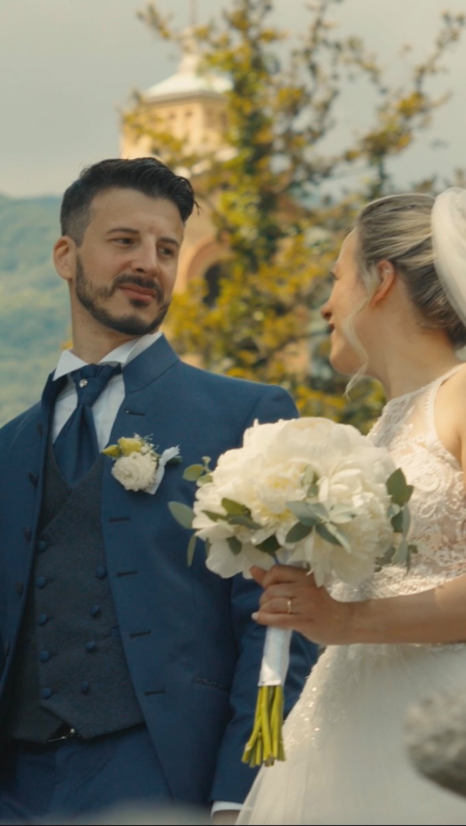 Un giorno. Mille emozioni.
Maurizio e Lucia hanno detto “sì” circondati dall’amore, scegliendo di fermare ogni istante in immagini che li accompagneranno per sempre.
Perché certi ricordi non si vivono una volta sola… si rivivono ogni giorno.✨❣️
-
#wedding #weddingvideo #love #matrimonio #italy