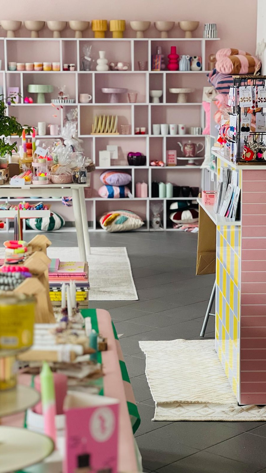 Januar zwischen angenehmer Arbeit, Schnee unter kleinen Füßen und Momenten zum Feiern. Genau richtig so. Jetzt könnte es, aber heller und wärmer werden. Wir haben genug😀☀️
#interiør #colorfulhome #interiordesign #interior123 #cornerofmyhome #schönerwohnen #colorful #myhome #januar #cozyathome #hygge #winterwonderland #interior #interiors #cozyhome