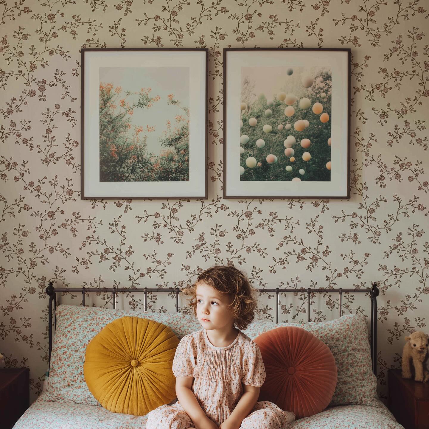 Soft, tiny florals and calm colors that feel just right for a girly bedroom with warm vintage feels ✨
Here’s a sneak peak at some of my favourites from our new vintage floral collection 🤍🪻