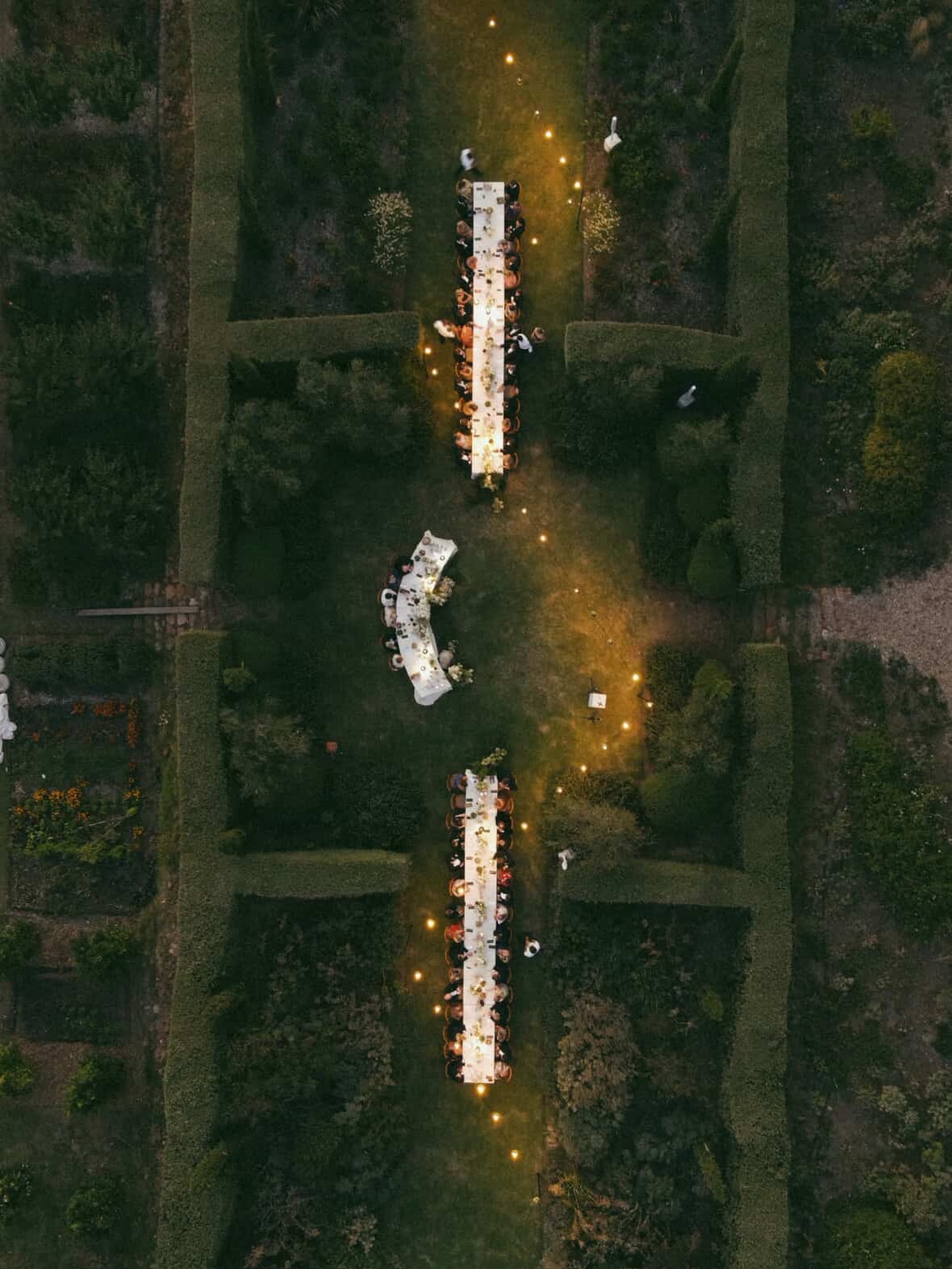 A garden wedding elevated - Our lawns transformed into a romantic open-air dining room.
@alon.events
@ries.duo
@lisamogard
.
.
.
#lacotte #lacottefarm
#wedding #weddings #garden