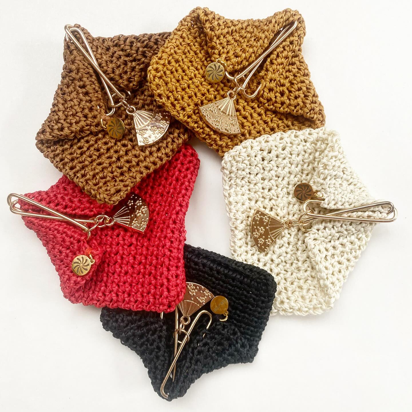 Les petits portes monnaie kozeni sont disponibles :)
#liajoy #mtlfashion #slowfashion #handmade