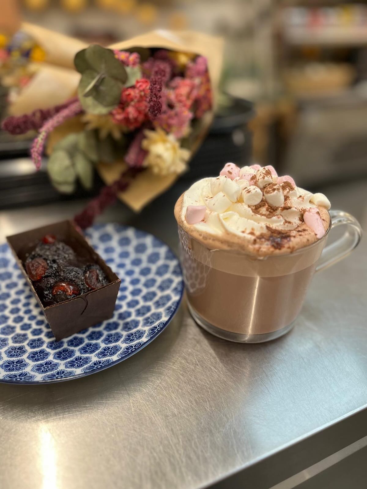 What’s your love language? ❤️
Whether it’s food, wine, chocolates, flowers, gorgeous gifts or something a little bit different, we’ve got you covered at Turnip the Beet.
Swing by, pick up something tasty, and let us help you spread the love this Valentine’s. 💕
🥰🥯🎁🥂🍻🧁 🌷
#turnipthebeet #deli #giftshop #coffeeshop #killearn westhighlandway