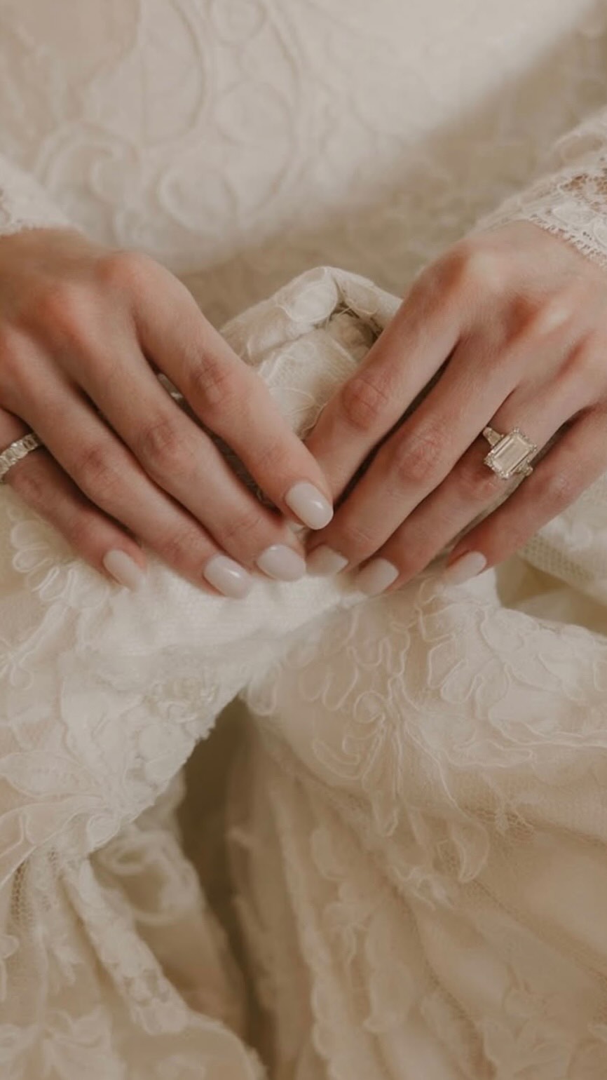 Urvashi is the perfect gown when you want two looks in one - but which is your favourite way to style this gorgeous gown?🤍
#wedding #weddingdress #weddingdresses #bride #bridal