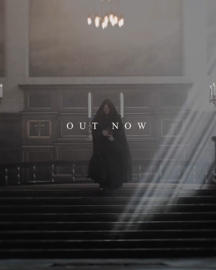 VENIA is out now 🖤
Beautifully crafted by @daniellonberg / @moshmallowsdk
Want to see me walk down the aisle? Link in bio.