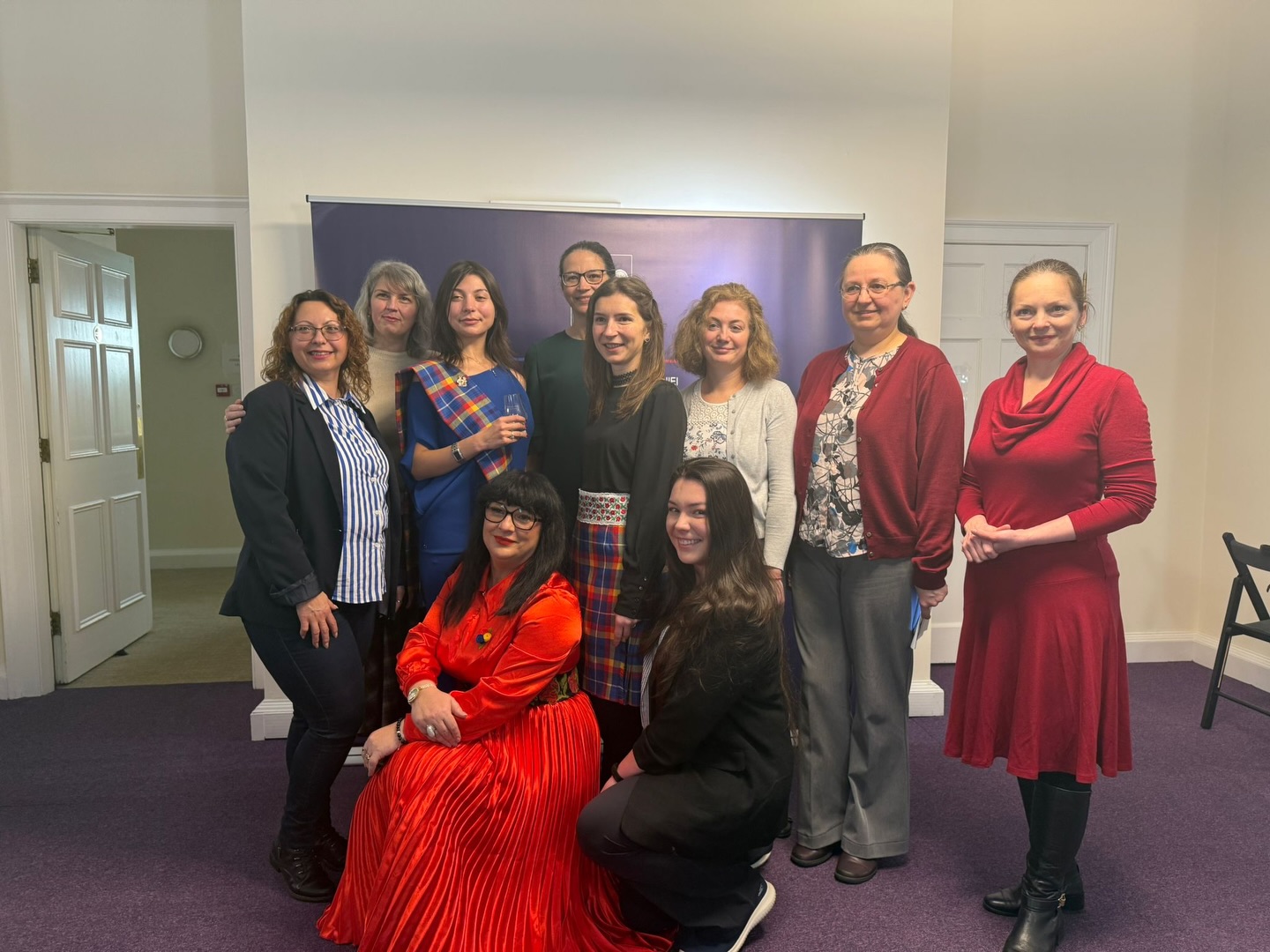 I’ve been be part of the Scottish Romanian Business Alliance since its very first meeting, and seeing it grow brings me so much joy. Last evening, together with Roxana Nite, they hosted an event at the Romanian Consulate in Edinburgh, attended by both Scottish and Romanian business people. The presentation explored one of the biggest bridges between Romania and Scotland: tartan and whisky. I had, as always amazing conversations.
It was a landmark event, dedicated to supporting and strengthening the Romanian community in Scotland 🇷🇴🏴.
Initiatives like this go beyond celebrating our shared identity. They create real opportunities for economic growth, knowledge exchange, and long-term, high-impact projects. Strong communities are built through engagement, and this event stands as a compelling example of that commitment.