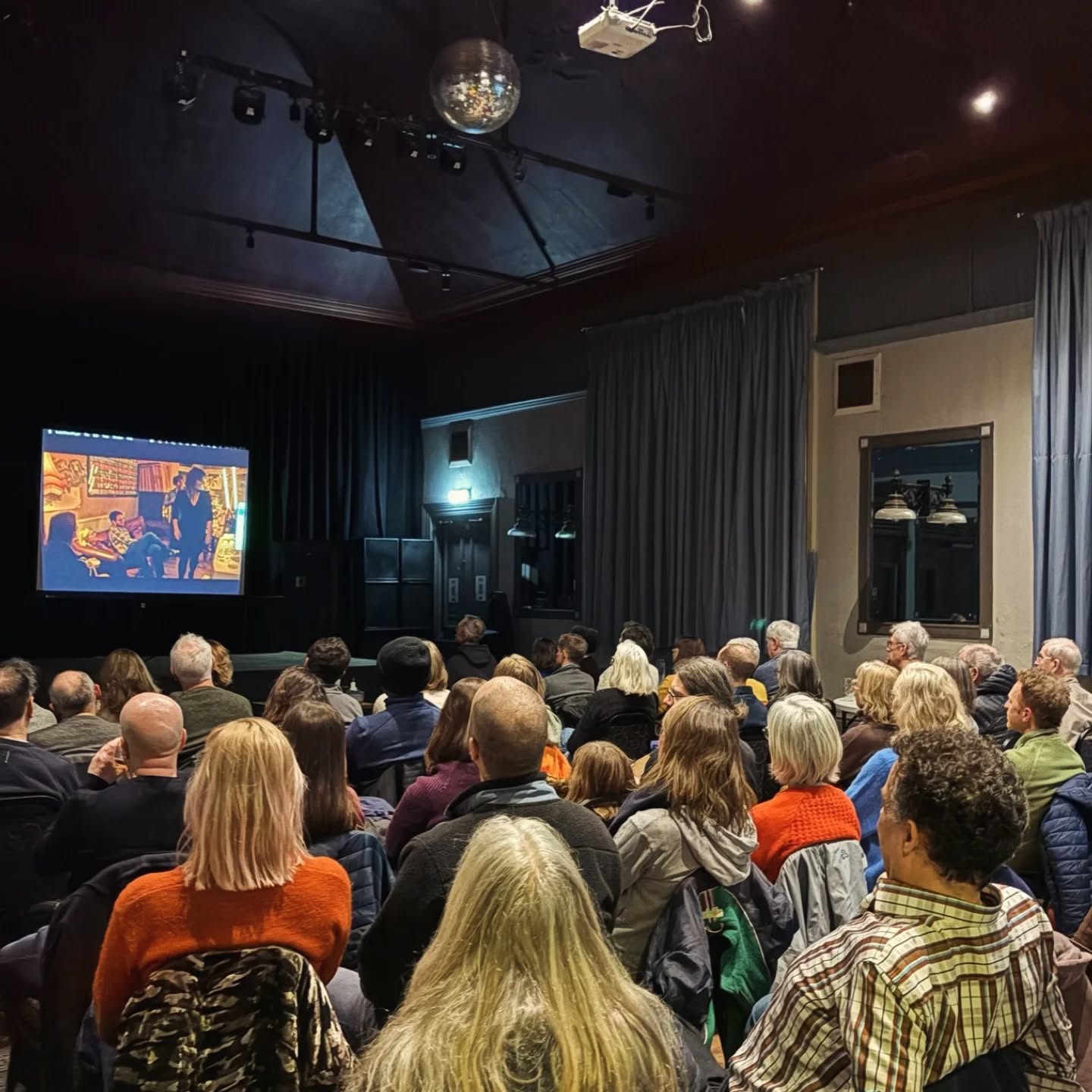 We had a fun and inspiring time last night chatting local renewable energy. Thanks so much for eveyone who came out, the room was packed!
If you're interested in joining our energy group please do get in touch with us. No experience needed, just enthusiasm to be part of this exciting project!
We will also be running our eco house trail again in Sept / Oct, so if you'd consider being part of that event please do let us know 😀
Thank you for hosting us @thehassockspub 💚✨️