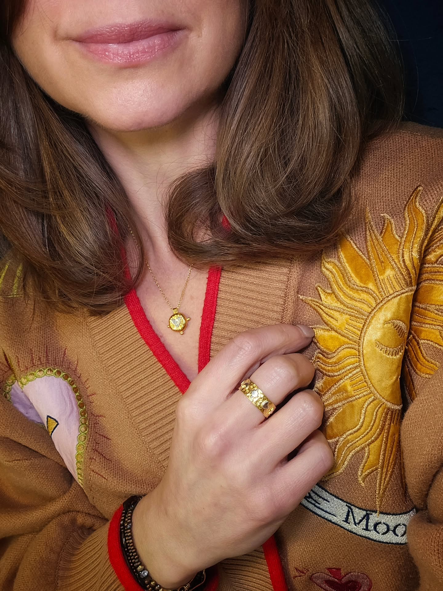 A little Mystic Menace teaser⦠ā¤ļøāØ
The next wave of pieces will beĀ out in the studio tomorrow for Valentineās Day, and will be launchingĀ online next week as made-to-orderĀ for anyone who misses out in person.
And in true Valentineās fashion ā theĀ gold heart Mighty MenaceĀ has already found its forever home š„¹
A very organised gentleman secured it for his wife today⦠(I canāt lie, IĀ totallyĀ had my eye on that one too š
ā¤ļø)
If youāre visiting the studio tomorrow ā youāll get first peek šāØ
Also Gold or Silver? Which set would you wear, let me know below šš¼
#MysticMenace #ValentinesJewellery #HandmadeWithLove #MeaningfulJewellery #SupportHandmade