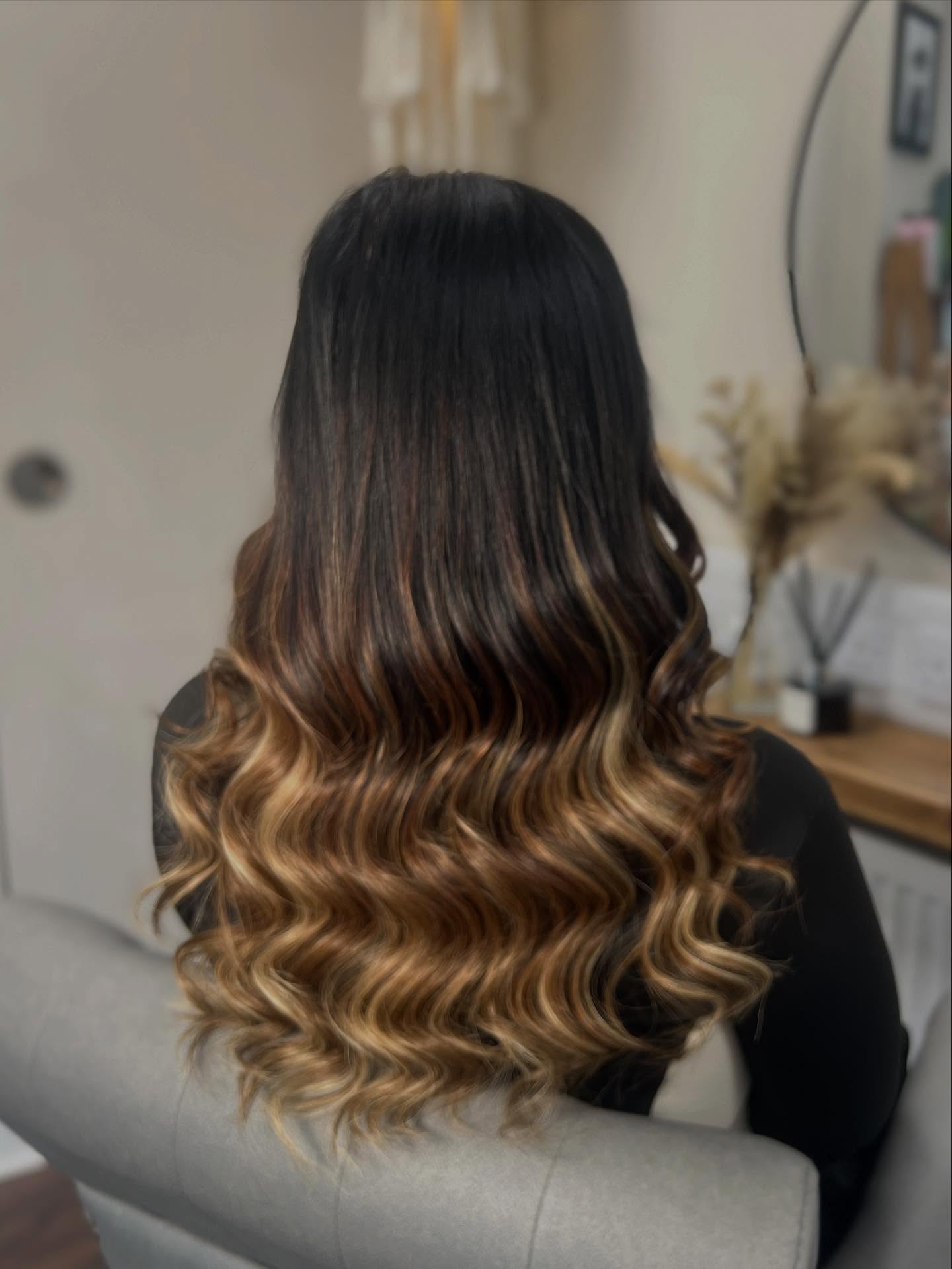 H I G H L I G H T I N G
#hairextensions #remicachet #superstylist #awardwinner