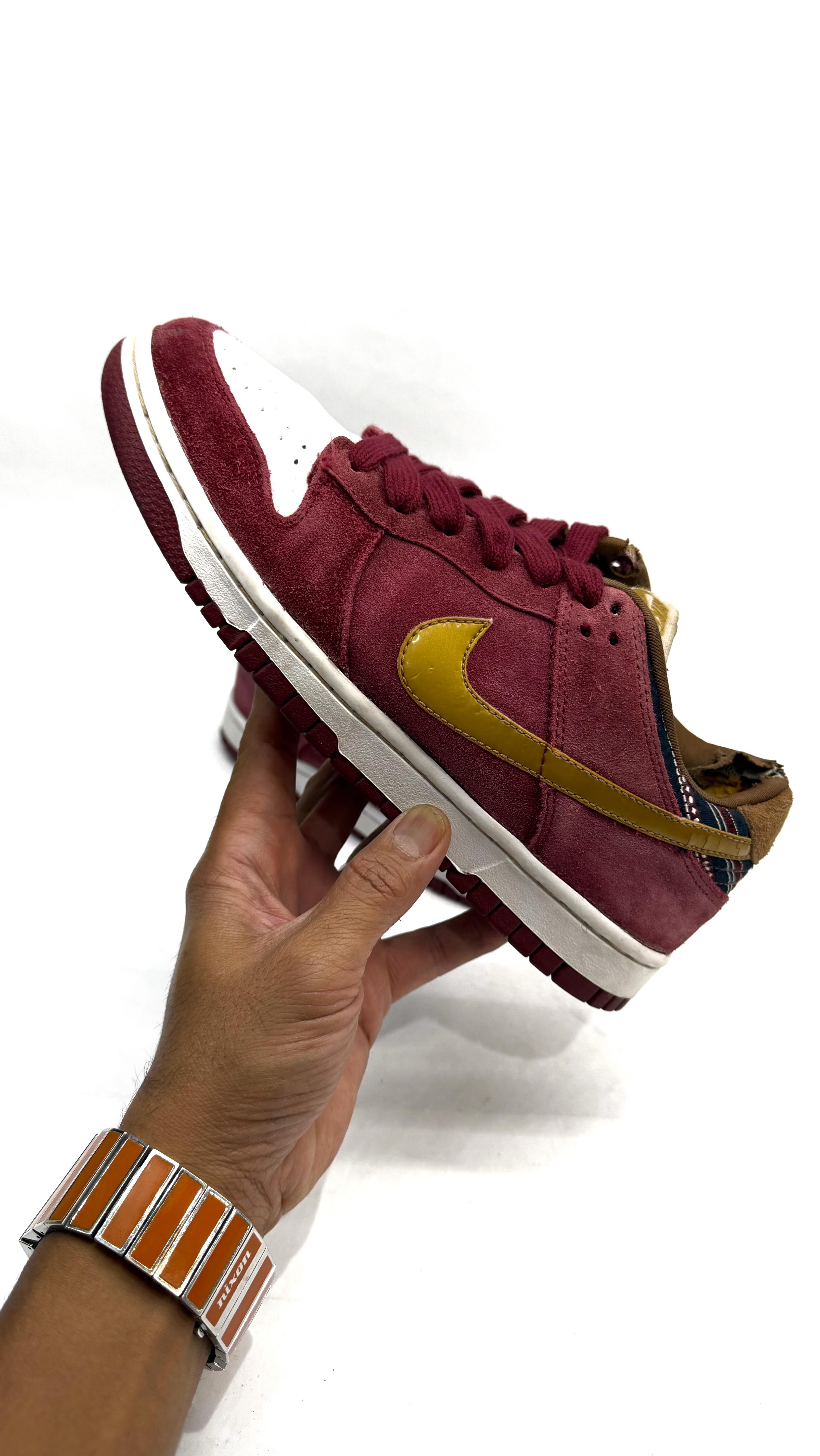 “The human torch was denied a bank loan”
Sole swap on these Anchorman Nike SB Dunk Lows.
#illery #anchorman #burgundy #swap