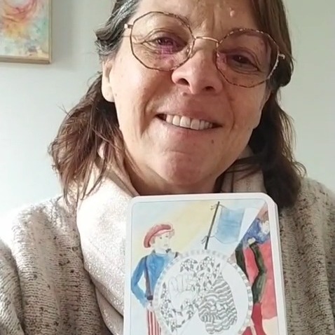 Cette semaine on gère sa manière de faire les situations dans lesquelles on s'est laissé enfermer. On canalise sa colère pour dépasser la honte d'avoir subit ou de s'être laissé enfermer dans des espaces toxiques. Essayons de respirer un bon coup avant de faire tomber les "tyrans" -que ce soient des circonstances ou des personnes- cela nous permettra de faire les choses intelligemment et avec plus de maturité émotionnelle qui si on monte aux créneaux avec l'intention de tout casser pour dépasser la honte.
Une semaine qui va chambouler on dirait...
Bon courage!
#archetypes #émotions #oracles #intuition #connaissancedesoi