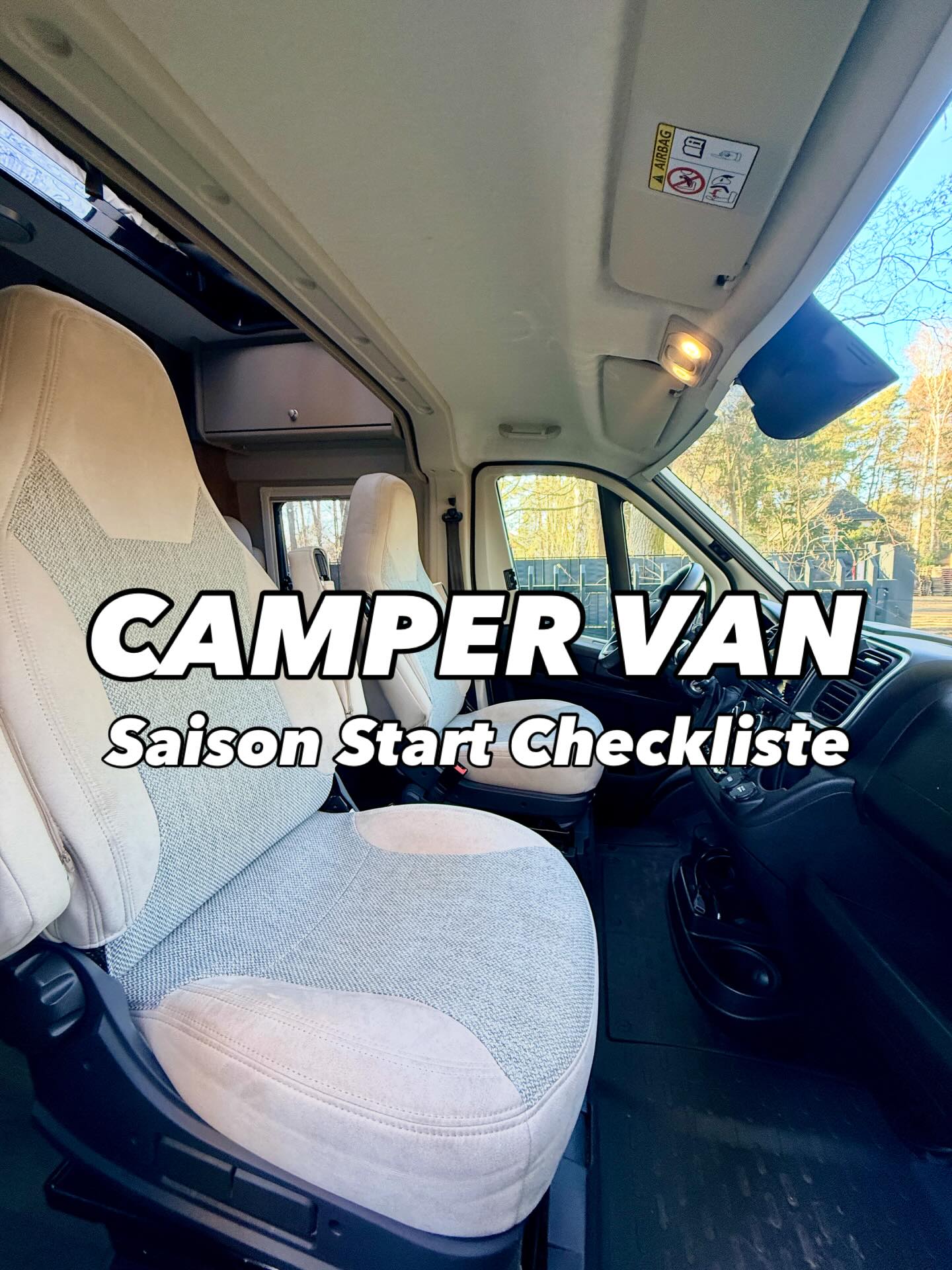 Namensnennung | Der Frühling steht vor der Tür – und das bedeutet: Zeit, unseren @carado_official Camper aus dem Winterschlaf zu holen 🚐🌿
Bevor die erste Tour startet, nehme ich mir immer bewusst etwas Zeit für einen kleinen Saisonstart-Check. Nach ein paar Monaten Standzeit lohnt es sich nämlich, alles einmal in Ruhe durchzugehen. So vermeidet man unangenehme Überraschungen auf der ersten Reise und kann entspannt in die neue Campingsaison starten.
Hier meine persönliche Checkliste für den Camper-Saisonstart. Viele Dinge sind schnell erledigt, machen aber einen großen Unterschied, wenn man unterwegs stressfrei starten möchte.
Vielleicht holst du deinen Camper ja gerade auch aus dem Winterlager? Dann speichere dir die Checkliste gern ab, damit du beim Durchgehen nichts vergisst.
Folge mir gern für mehr Tipps rund um Ordnung, Struktur und Routinen, die den Alltag – und auch das Reisen – leichter machen. ✨