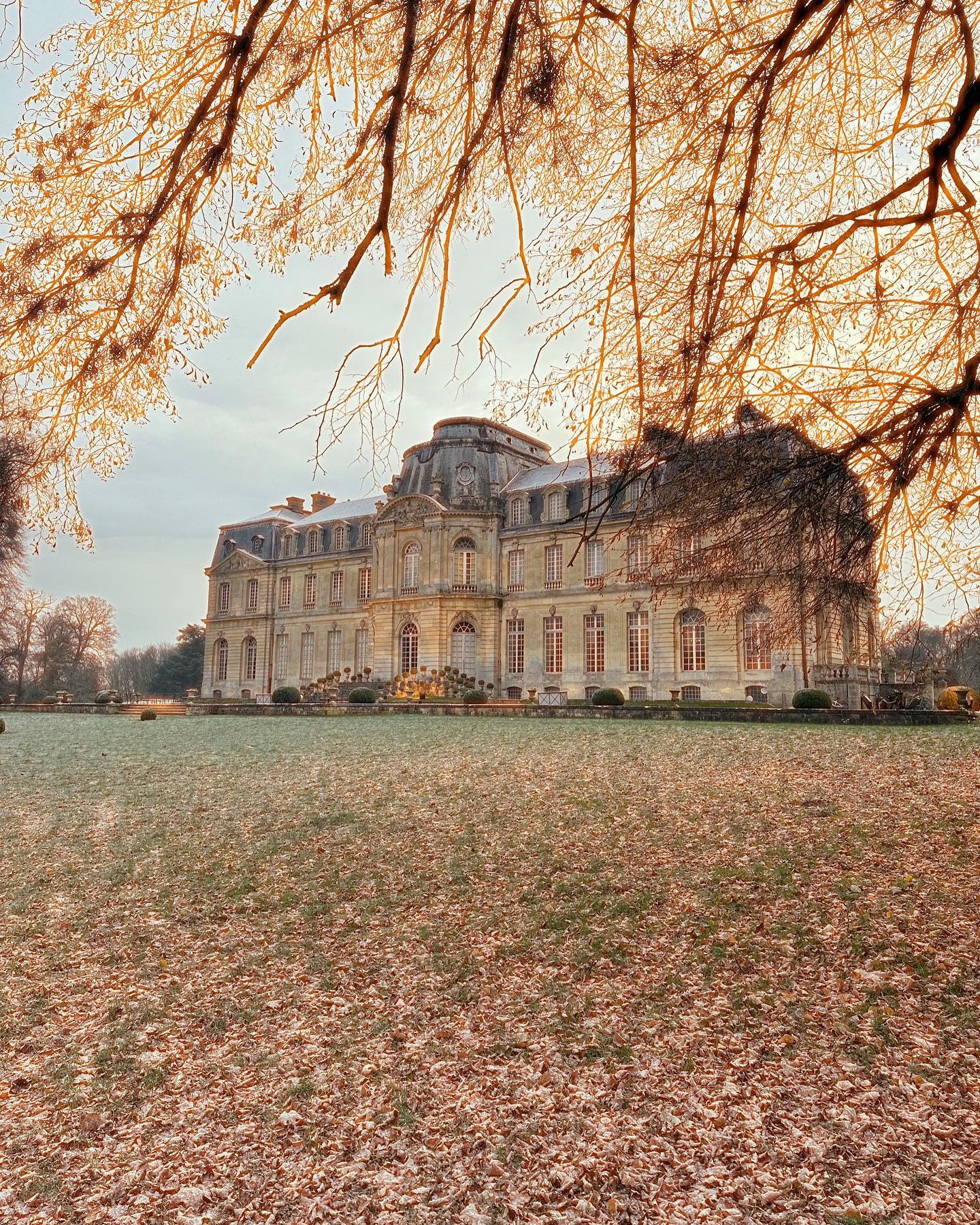L’automne à Champlâtreux 🍁🍂🏰 photo by @cleliadaulan