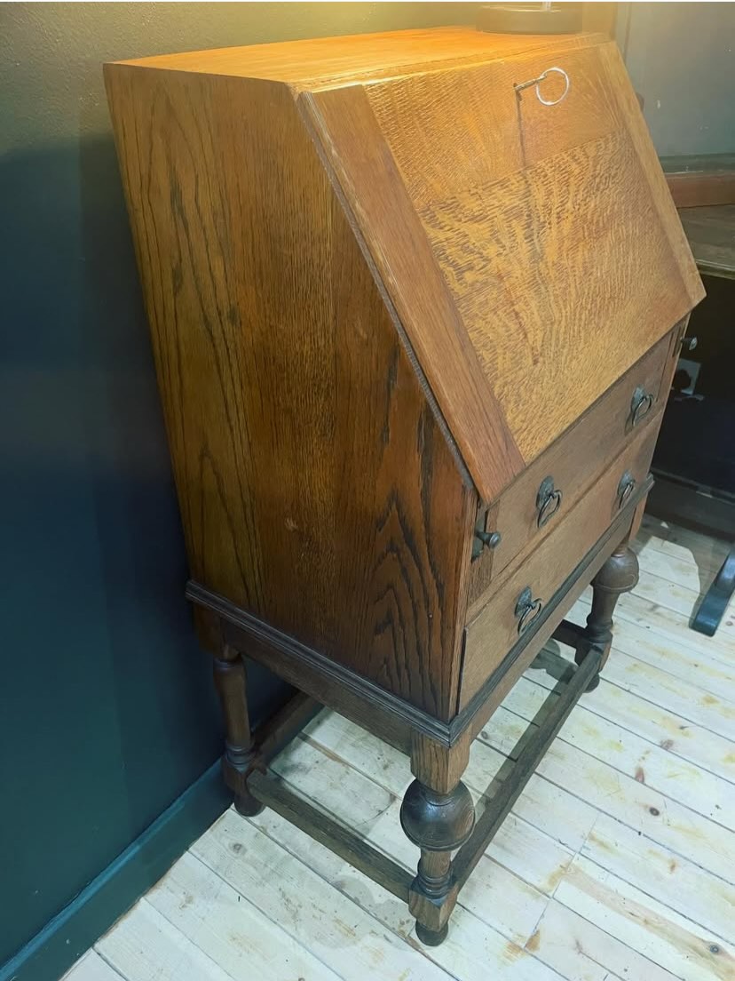 -SOLD-
A rather charming little oak writing bureau ā neat in scale but full of character.
The drop-down, lockable writing surface opens to reveal tidy pigeon holes for letters and papers, with two drawers below for the everyday essentials. Lovely shaping to the legs and attractive metal handles give it just the right amount of detail without overpowering its size.
At W58cm x D39cm (71cm open) x H105cm, itās compact enough for a hallway or landing, but equally at home tucked into a study or a quiet alcove ā the sort of piece that invites you to sit and write a letter.
Ā£95 including free delivery
#vintagefurniture #oakfurniture #writingbureau #periodhome #cosyinteriors