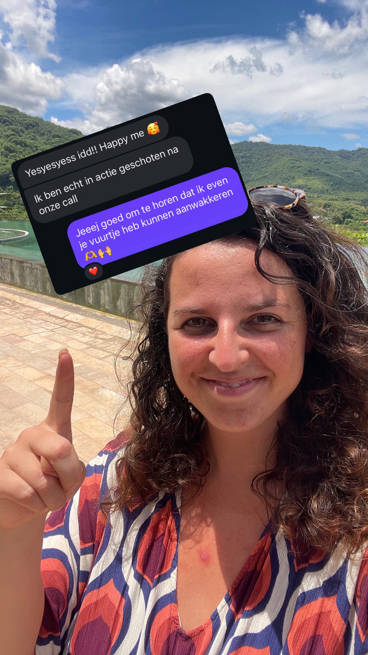 Soms zit iemand gewoon even vast.
Niet omdat het idee niet klopt.
Niet omdat ze niet goed is in wat ze doet.
Maar omdat alles tegelijk komt.
Deze dame had:
– een retreatweekend op korte termijn
– een langer retreat in Marokko daarna
– en (bijna) geen aanmeldingen
Dat voelt… spannend. En eerlijk gezegd: dat snap ik heel goed.
We hebben één-op-één gespart.
Niet met trucjes.
Maar door samen te kijken naar:
– haar bestaande netwerk
– wie ze al kent (en wie haar al kent)
– wat ze nú nog kan doen, zonder forceren
Na de call:
✔ genoeg deelnemers om het retreat te laten doorgaan
✔ rust in haar hoofd
✔ weer vertrouwen om zichtbaar te zijn
Dit is wat ik doe in 1-op-1 retreat consults.
En dit is óók waarom ik de Zichtbaarheidschallenge heb ontwikkeld:
niet om harder te roepen, maar om mensen stap voor stap te helpen bewegen.
Wil je sparren over jouw retreat of zichtbaarheid?
Stuur me gerust een DM.