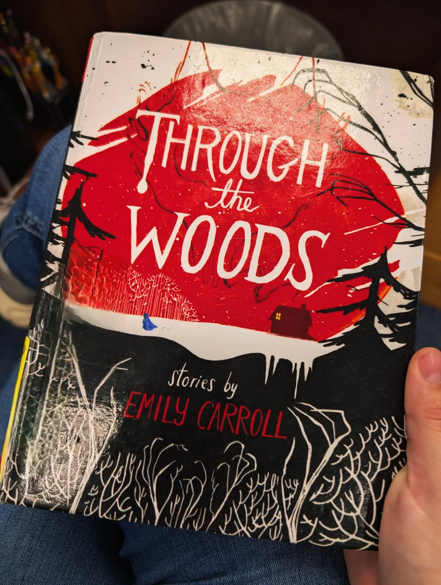Oh how I love a good spooky graphic novel!
#graphicnovels #emilycarroll #horrorlover #spookythings