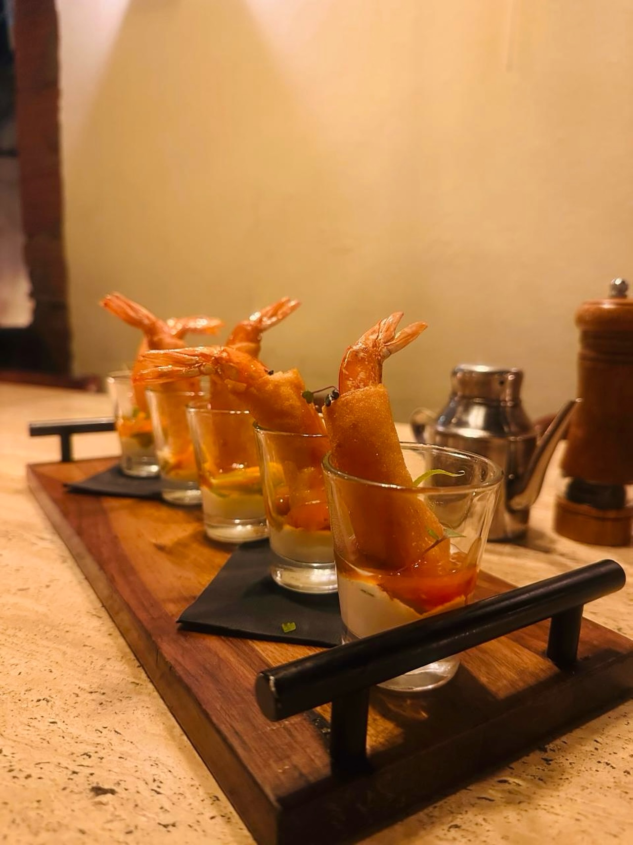 Avez-vous goûté notre délicieuse nouveauté de la carte ? De belles gambas croustillantes 😍
#marrakech #restaurantmarrakech #diner #dinner #food
