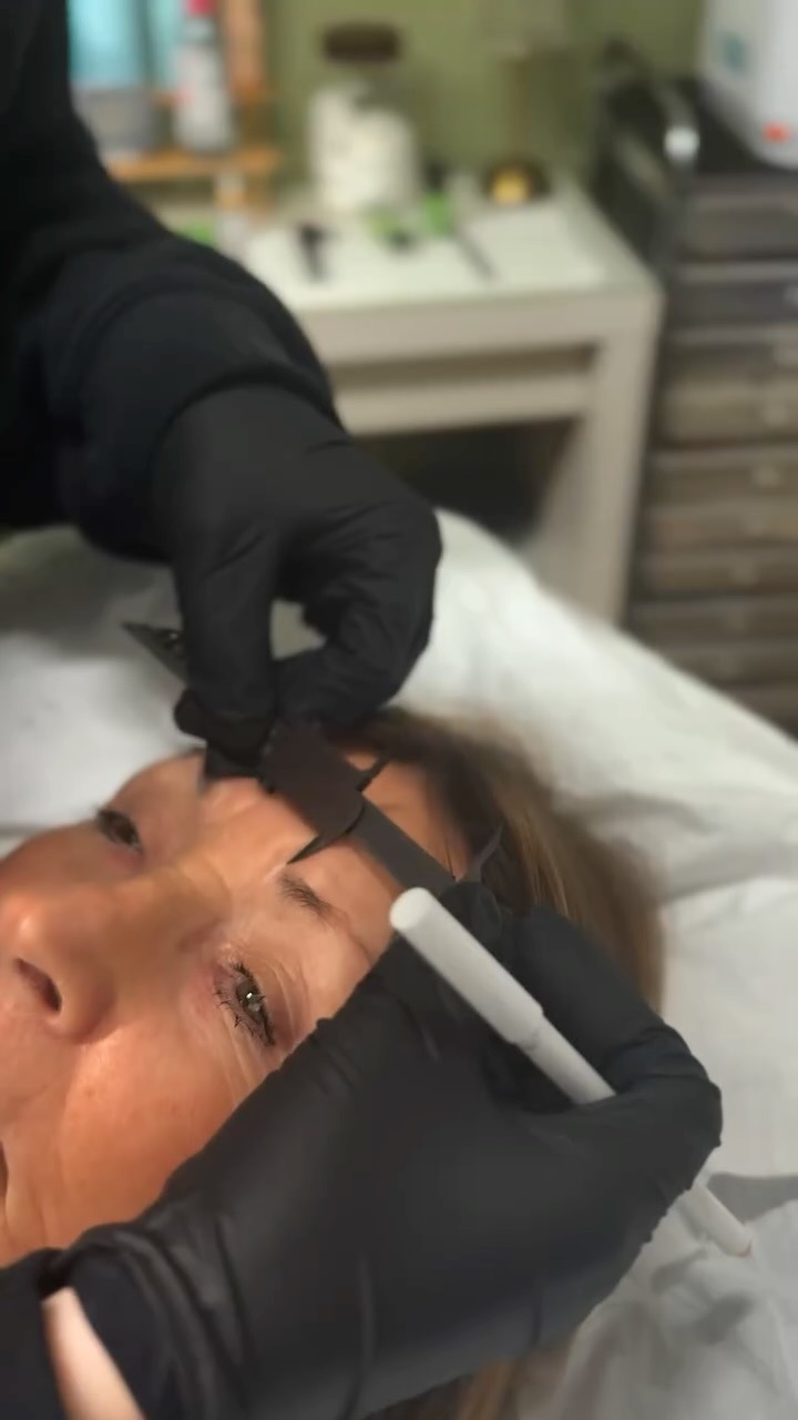 ✨ NEW TREATMENT ALERT: Henna Brows ✨
We are so excited to finally introduce Henna Brows! 🎉
Henna brows use a natural dye to stain both the brow hairs and the skin underneath, creating fuller, more defined brows with a soft, polished finish. Perfect for filling gaps and enhancing your natural shape, with results that last longer than traditional tinting.
⚠️ Patch test required 48 hours in advance for all new henna brow clients.
📅 Now available to book — we can’t wait for you to try them! 🤍
#salon #beauty #surreysalon #tadworth #beautysalon