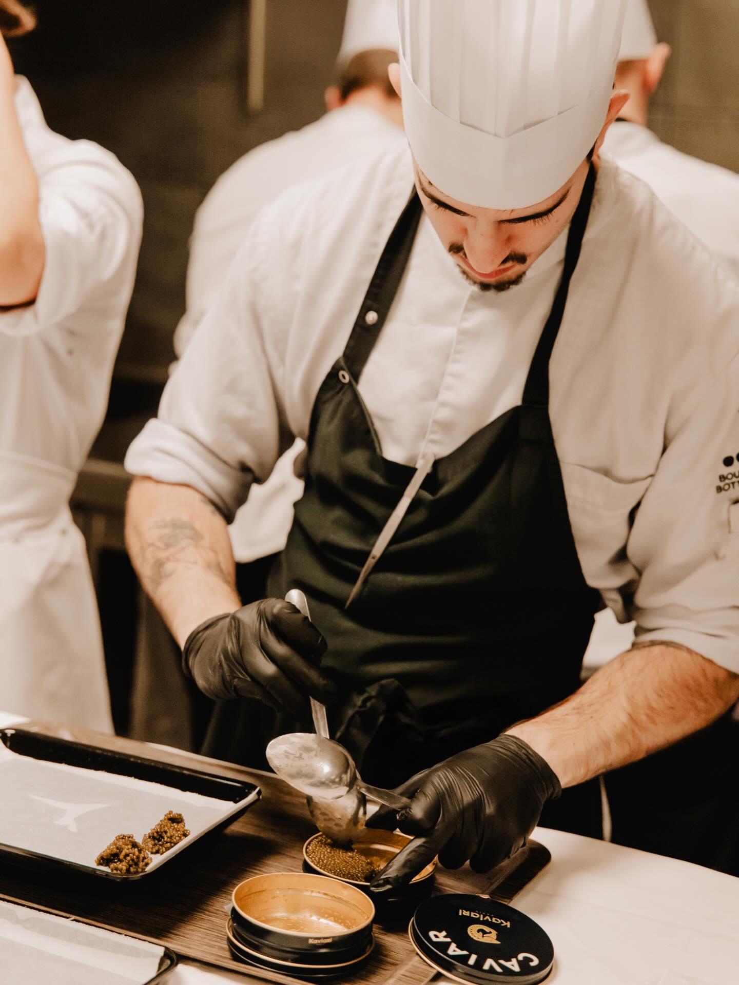 In the Boury kitchen, exceptional products are part of the everyday work. Learning to work with them prepares you for the highest standards.
#culinarytalents #kitchentraining #internshipprogram #learningfromthebest #learningbydoing