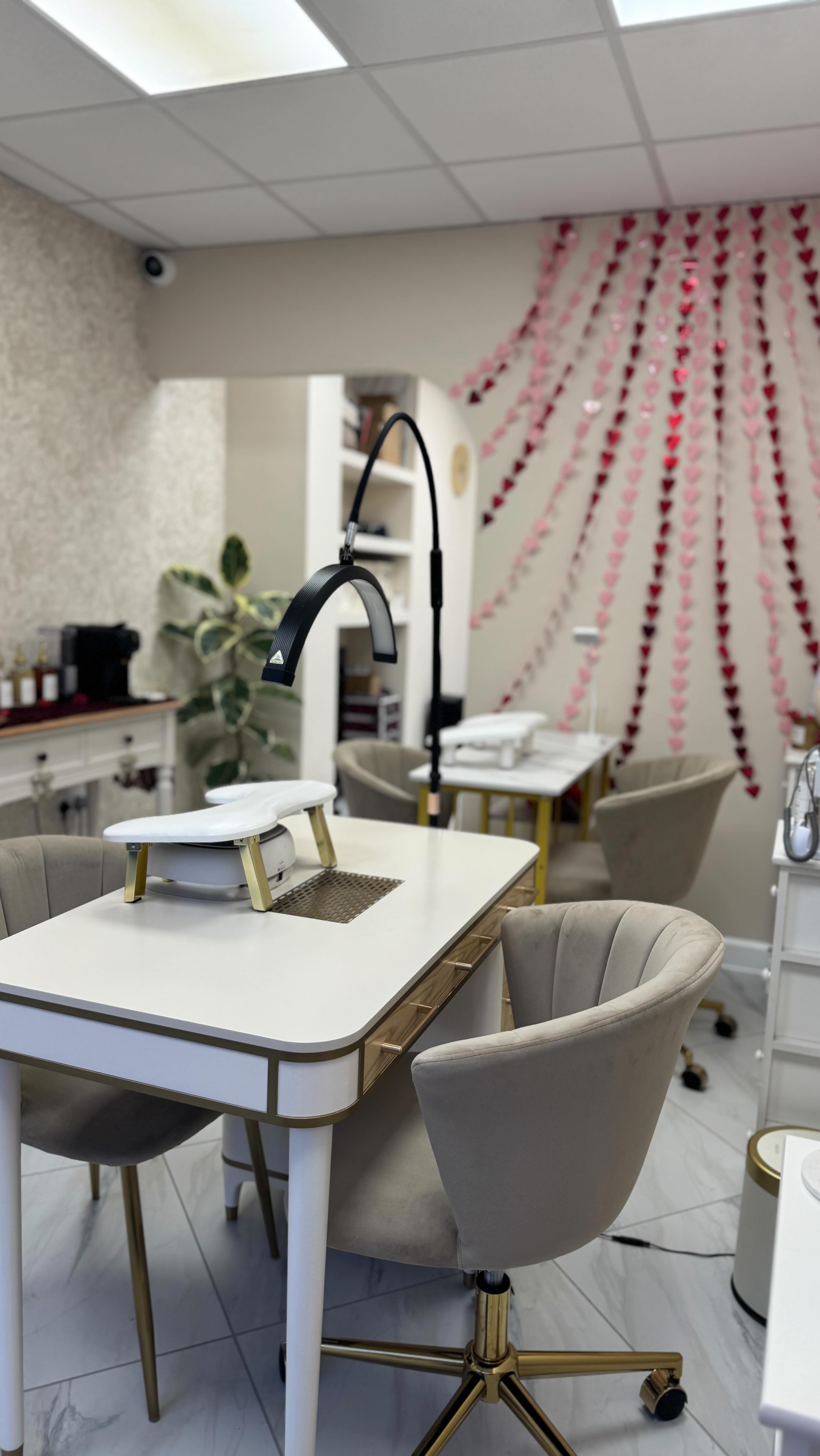 What I still see… 2 months on and I always think back to this renovation and how far we have come! 🥹🫶🏻
🏠Madison Beauty Studio
📍488 Ashley Road, Poole
📲Bookings via DMs/Link in bio
https://www.fresha.com/book-now/madison-beauty-studio-ua729ujr/all-offer?share=true&pld=2701690
#poolenailsalon #nailspoole #nails #poolesalon