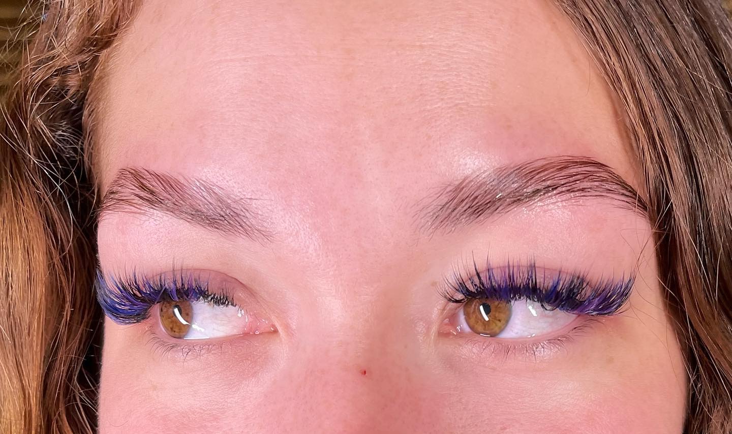Brow lamination and re-touch on lashes with a little purple and blue sprinkled in 💜💙 volume .03
#volumelashes #browlamination #coloredlashes #megavolume #lash #lashes #lashartist #esthetician #nomakeup #lashextensions #brows #scottsdale #entrepreneur #mystudio #gilbert #arizona