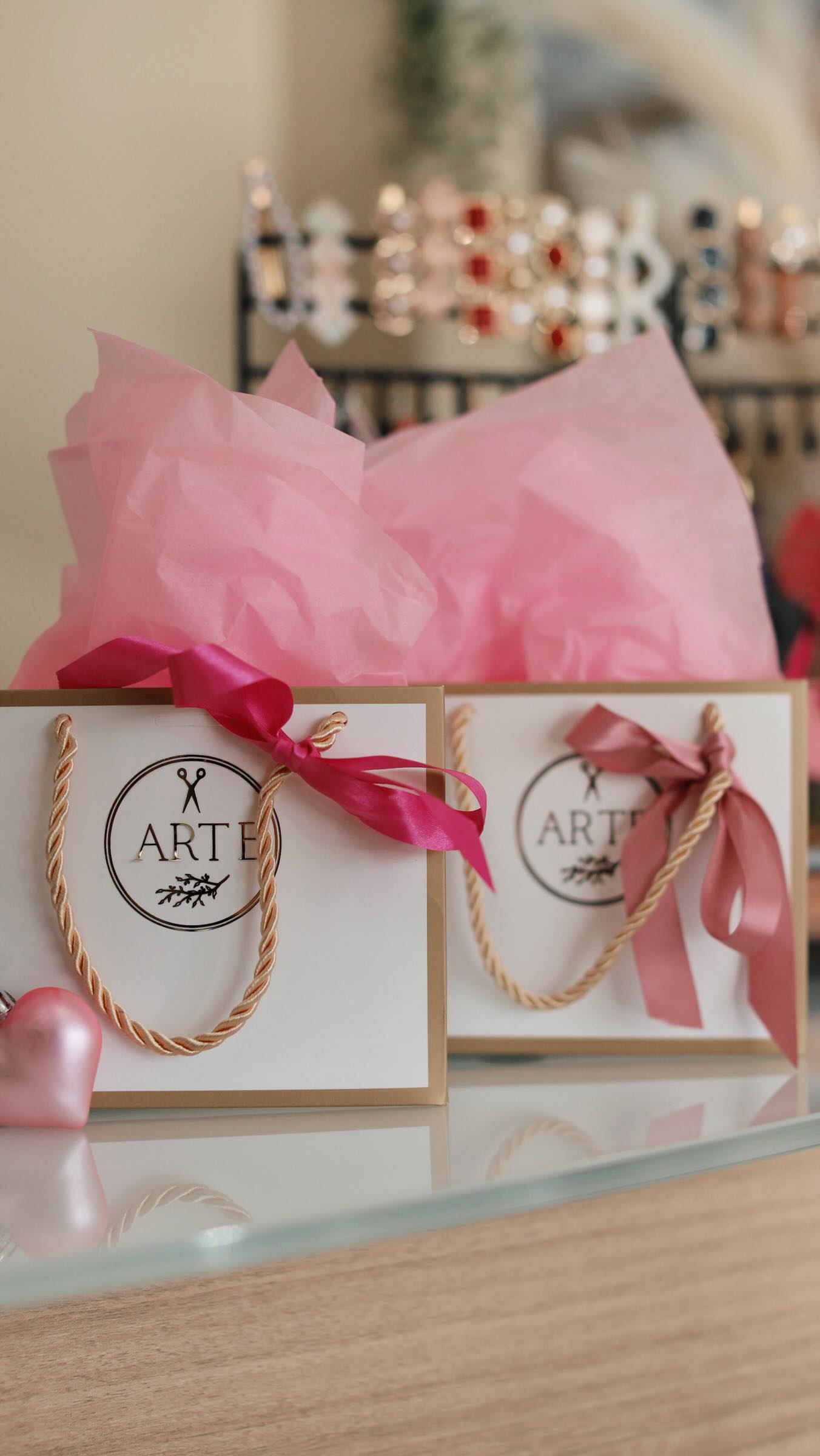 Giving a little extra love is easy this year. 💖 2 D A Y S only (Feb 13th & 14th) shop our Valentine’s treat bags for your special someone (or yourself)! Don’t have an appointment? No problem. Stop in to shop anyway (and maybe you’ll end up booking while you’re at it 😉).
$10
Includes hair care product, hair accessories, chocolates, + more ✨
**While supplies lasts
.
.
.
.
#artehairstudio #bellevuewa #rentonhairstylist #valentinespecials seattlesalon