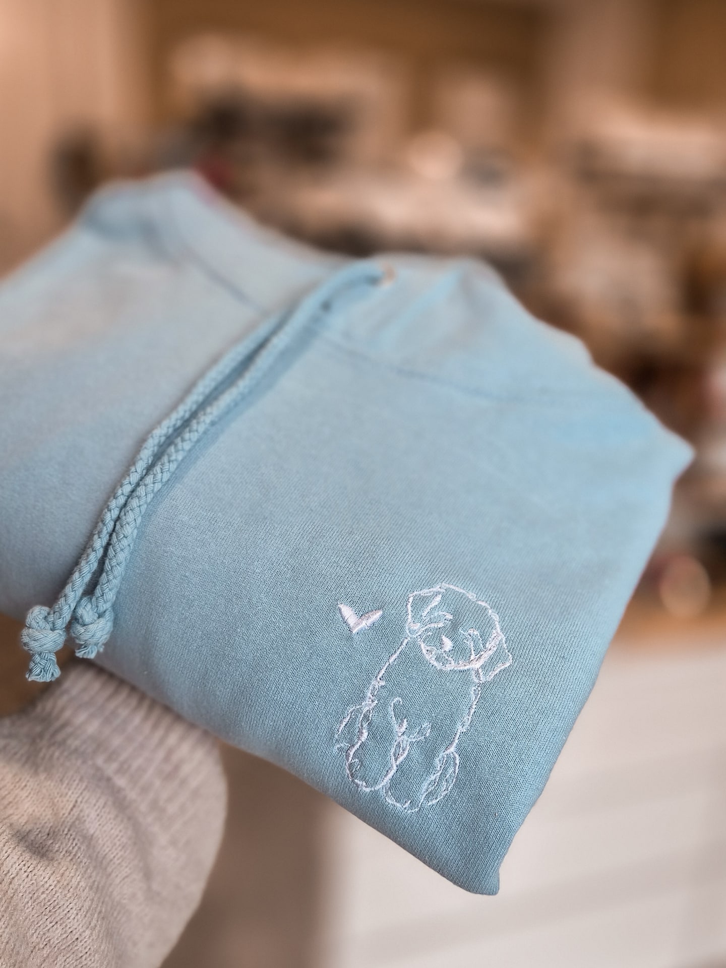 Kundenbestellung 🤍🐶
#bestickterpullover #dogmomhoodie