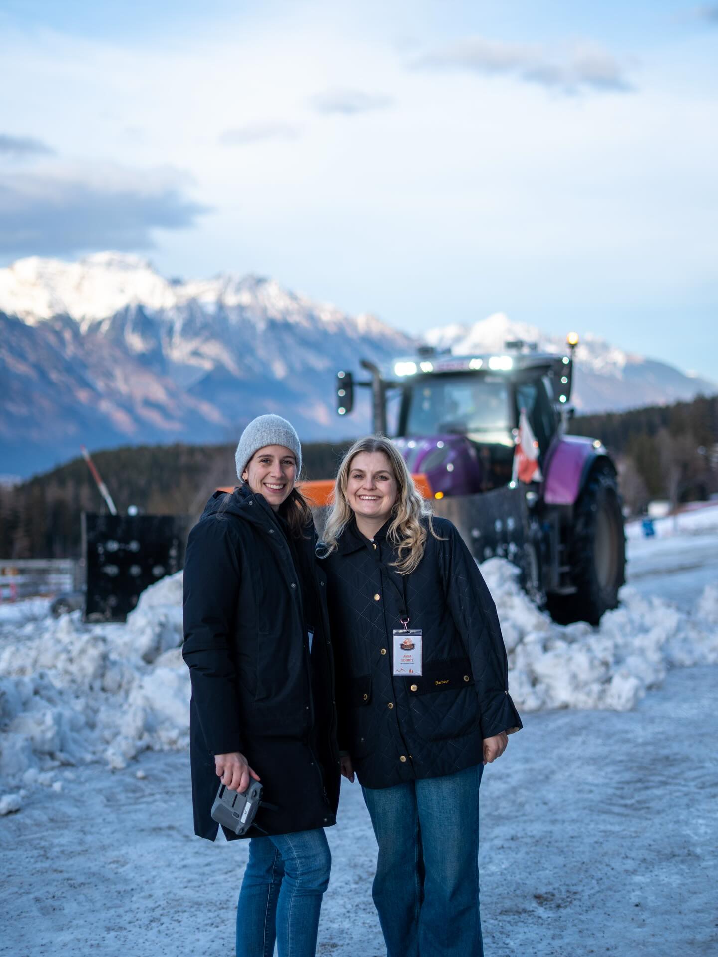 AGRI CREATOR WINTERTOUR 🚜❄️💪
Mit neun Creatorn ging es in die Berge @lohnpittl 👉 Hier gab es @steyr_traktoren in Sonderlackierung 🤌🏻💜 Von dort ging es weiter zu @albert_egler_landmaschinengmbh Highlight hier: der neue Steyr Impuls mit einer wahnsinnigen Wendigkeit 🥳🤩
Bei @rapidtechnic waren wir dann im Forst und Moor mit Funkraupen und Einachsern im Einsatz ✌️ Last but not least durften wir dann noch die @egopowerplusdach Akkugeräte auf Herz und Nieren testen 😎🥳
Mehr zur Tour in den nächsten Tagen 🤩
