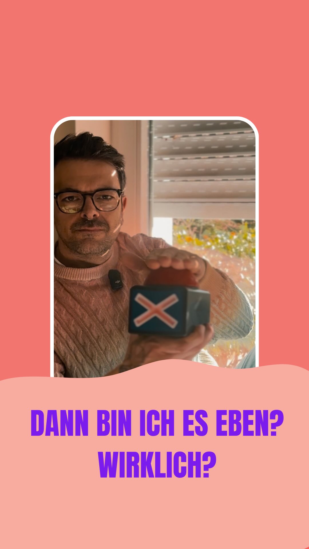 Viele denken bei Akzeptanz im Zusammenhang mit Zwangsgedanken (OCD):
„Dann muss ich wohl akzeptieren, dass ich wirklich so bin.“
Aber darum geht es nicht.
Akzeptanz bedeutet nicht, dem Gedanken zuzustimmen.
Akzeptanz bedeutet, seine Präsenz zuzulassen.
Der Gedanke darf auftauchen.
Die Unsicherheit darf da sein.
Auch die Anspannung.
Ohne zu prüfen.
Ohne zu analysieren.
Ohne in die Grübelschleife einzusteigen.
Genau dort beginnt Veränderung – besonders bei Exposition und Reaktionsverhinderung (ERP).
Wenn du Zwangsgedanken oder Grübeln kennst, speichere dir den Beitrag für später ab – und teile ihn mit jemandem, der das gerade hören muss.
Welche Gedanken versuchen dir einzureden, dass sie etwas über dich aussagen?
#zwangsstörung #ocd #zwangsgedanken #exposition #grübeln
Disclaimer:
Ich spreche hier aus meiner eigenen Erfahrung mit Zwängen und dem, was mir auf meinem Weg geholfen hat. Das ersetzt keine professionelle Diagnose oder Therapie. Wenn du merkst, dass dich deine Symptome stark belasten oder du unsicher bist, hol dir bitte Unterstützung bei Fachleuten, die dafür ausgebildet sind. Meine Inhalte sollen Orientierung geben, Mut machen und das Gefühl vermitteln, dass du mit all dem nicht alleine bist – sie sind aber keine Behandlung und auch keine Anleitung für therapeutische Entscheidungen.