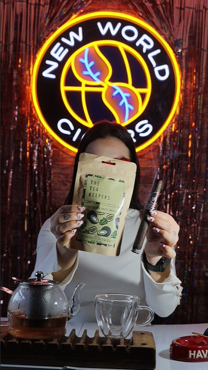 Cola-da meets Volca-da... Valentines Day is round the corner and @torcally is finding her perfect tea pairing!
A cocktail inspired tea getting cosy with a cigar named after a dance feels dangerously flirtatious if you ask me. Tropical, smooth, a little bit bold and definitely not just here to hold hands.
@teakeepers Pina Colada fruit infusion brings the creamy coconut charm, @lfdcigars La Volcada brings the Dominican spice… and together they are a match made in heaven!
This is pairing one of five in our Perfect Pairings Valentine’s series… and trust me, the chemistry only gets stronger from here.
Four more love stories to go before the big day 💘
#perfectpairing #valentinesseries #cigarpairing #lfdcigars #theteakeepers