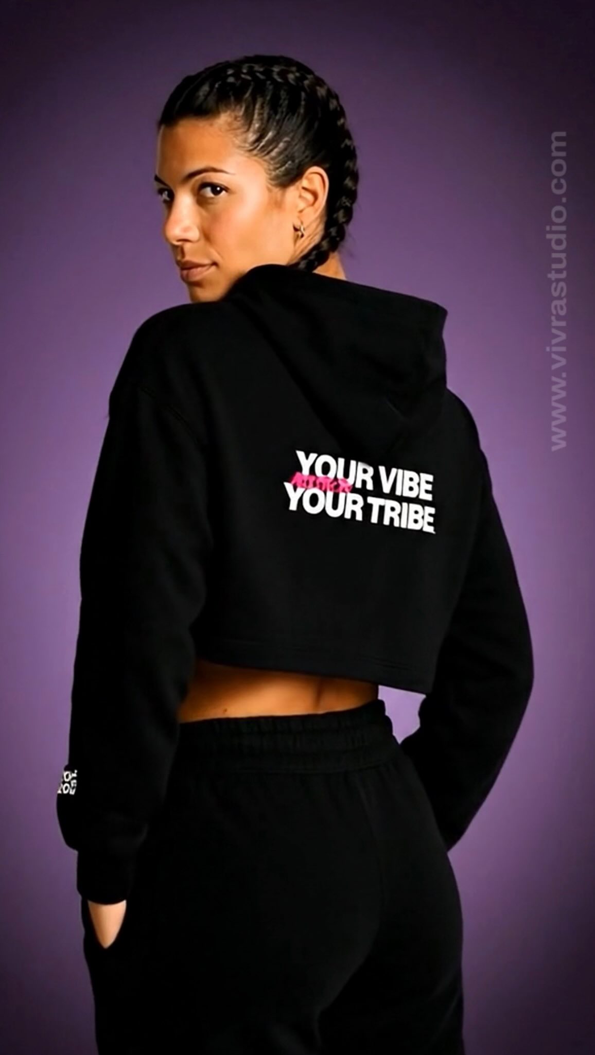 Te gustaría tener la primera sudadera de nuestra nueva colección? 🔖
➡️ Comenta tu nombre + la talla que usas y participa!
➡️ Comparte en stories para ganar una participación extra
Sorteo hasta el 3/2 🗓️
Mucha suerte! ✌🏻🍀
🖥️ vivrastudio.com
📲 644 879 386
#vivra #academiadebaile #sudadera #nuevacolección #sorteo