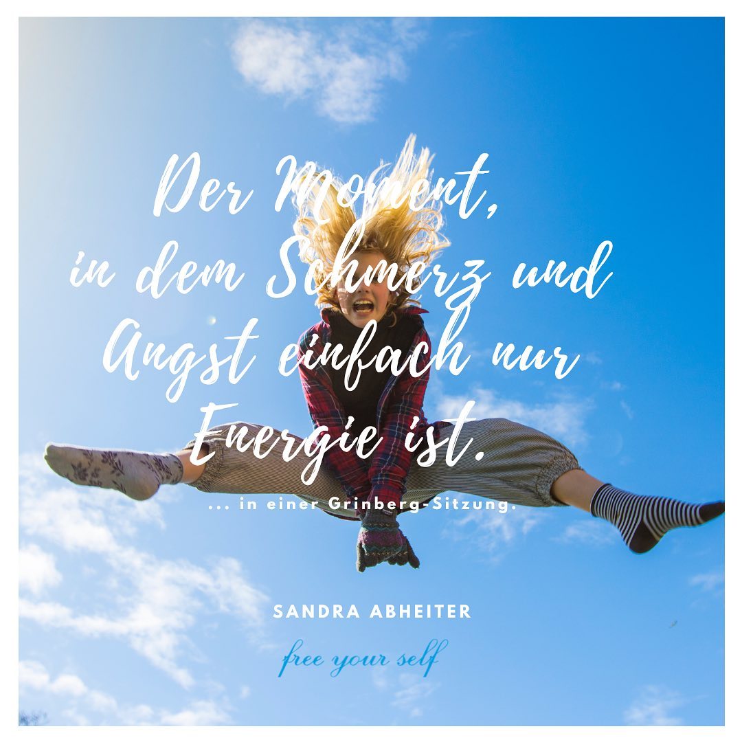 Schmerz und Angst haben generell einen sehr schlechten Ruf. Niemand will sie haben und jeder meidet sie. Aber es gibt sie halt im Leben, also wäre es doch viel gescheiter zu lernen mit ihnen umzugehen, als sie abzulehnen oder zu meiden. Und wenn man dann gelernt hat sie zuzulassen und anzunehmen und die Vorurteile weglässt, kann man spüren, dass sie einfach nur Energie sind. #energie #freeyourself #körperarbeit #grinbergmethod #freeyourbody #embodiement