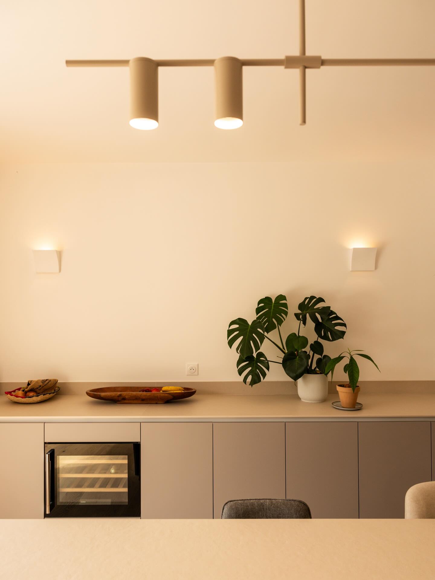 Rénovation d’une maison de village du 19e siècles à Eyguières au style minimaliste.
Restauration du mur en pierres et création d’un escalier design et épuré
#interiorarchitecture
#design
#modernstairs
#woodstairs