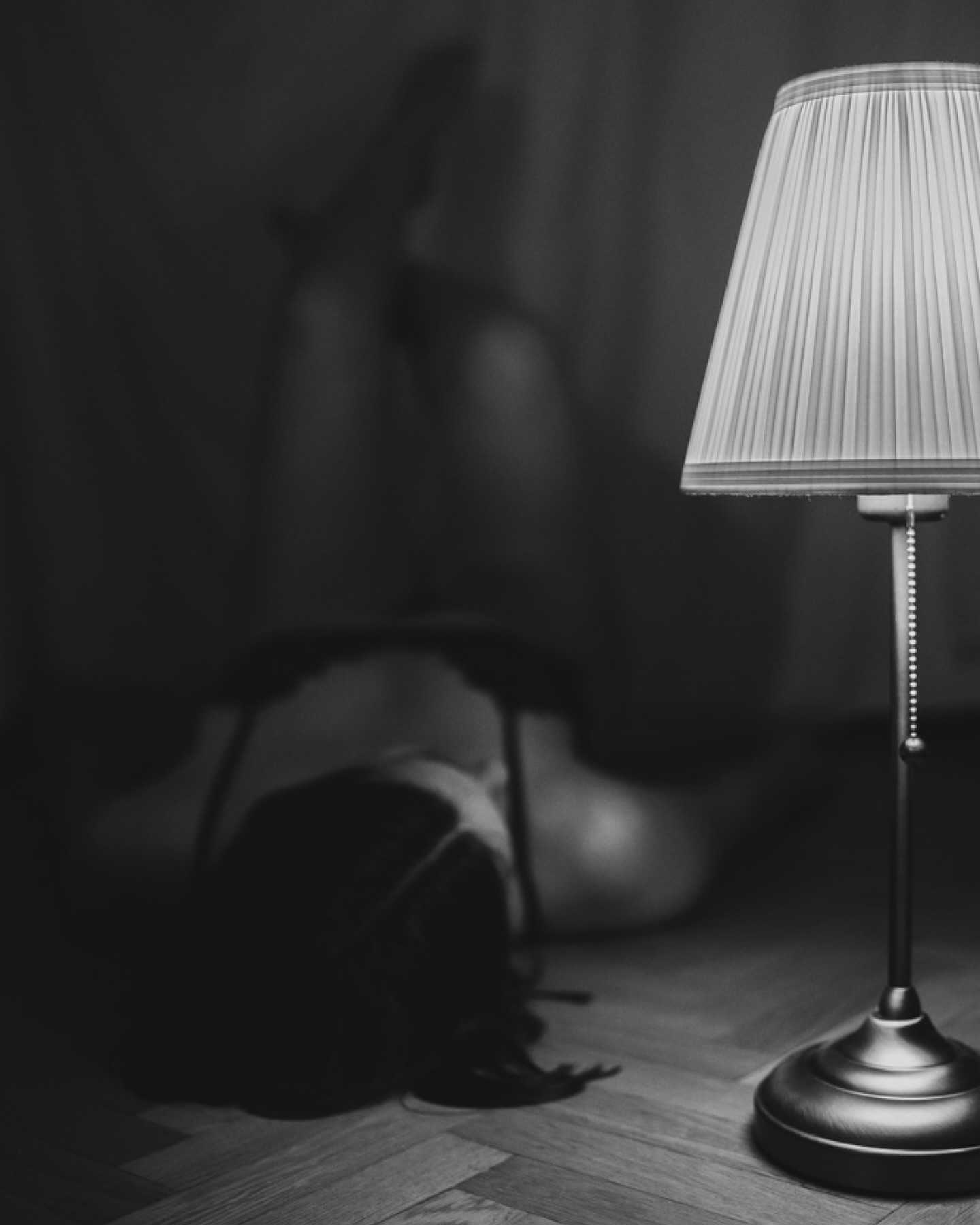 Des portraits de soi pour la confiance et la joie❤️🔥
Création de portraits intimes, à la lumière mixte, bougie et lampe IKEA - que j’aime tant - pour rester dans une ambiance douce, chaleureuse et feutrée. Chauffage à fond, on prend le temps d’essayer, d’échanger et de se mettre à nue - hihihi
Pas de pression ni de performance, juste l’objectif de passer un bon moment et d’oser l’expérience d’être photographiée ❤️🔥
Boost de confiance non contractuel mais systématique, essayez, vous verrez 🤗
Mars 2025 - Merci pour ta confiance et ce moment, j’ai adoré te photographier ✨
Un projet, un besoin, une envie ?
Pour réserver une séance portrait : romanediez.com 🌻
#portraitintime #photographer #photographedesfemmes #photographeaparis #blackandwhitephotography