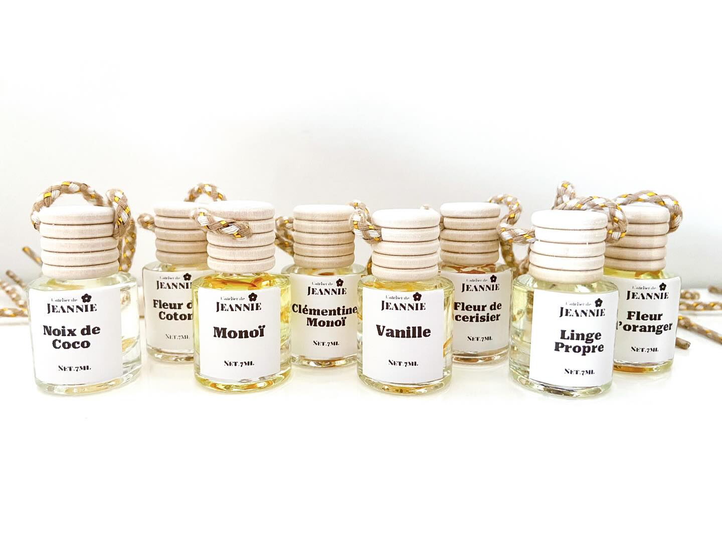 🌼Nouvel arrivage 🌼
Nos diffuseurs de voiture sont enfin là ✨
Des fragrances raffinées, élaborées à partir de parfums de Grasse.
Chaque flacon est délicatement décoré de fleurs séchées, pour une touche naturelle et élégante qui sublime votre intérieur de voiture.
Transformez chaque trajet en un moment de plaisir. 🤍
#diffuseurvoiture #parfumdegrasse #voiture #fabricationartisanalefrançaise #fabricationfrançaise