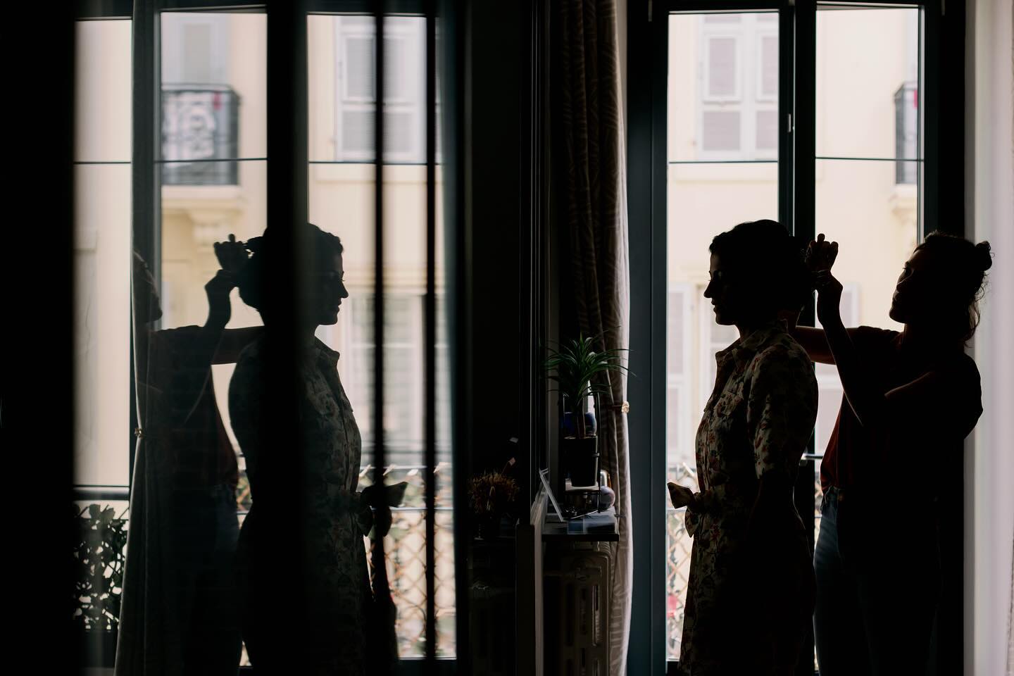 Séance coiffure avant d’enfiler la robe avec @lesjoliesfilles_nice
#photographemariage #photographemariageprovence #photographemariagecannes #photographeprovence #photographealpesmaritimes #photographecotedazur #photographemougins #provencewedding #provenceweddingphotographer #frenchrivieraweddingphotographer #frenchrivieraweddingphotography #frenchrivierawedding #frenchweddings #frenchwedding #frenchweddingstyle #francewedding #franceweddingphotographer #southoffrancewedding #southoffranceweddingphotography #southoffranceweddingphotographer #weddingphotography #weddingphoto #weddingday #artweddingphotography #artwedding #weddingideas #weddinginspiration #weddinginspo #weddingstyle #reflection