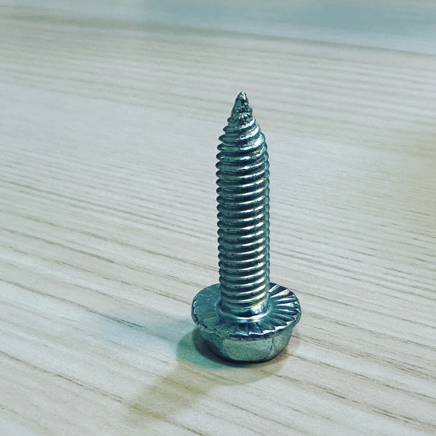 Do you think there is something different about the threads of this screw?