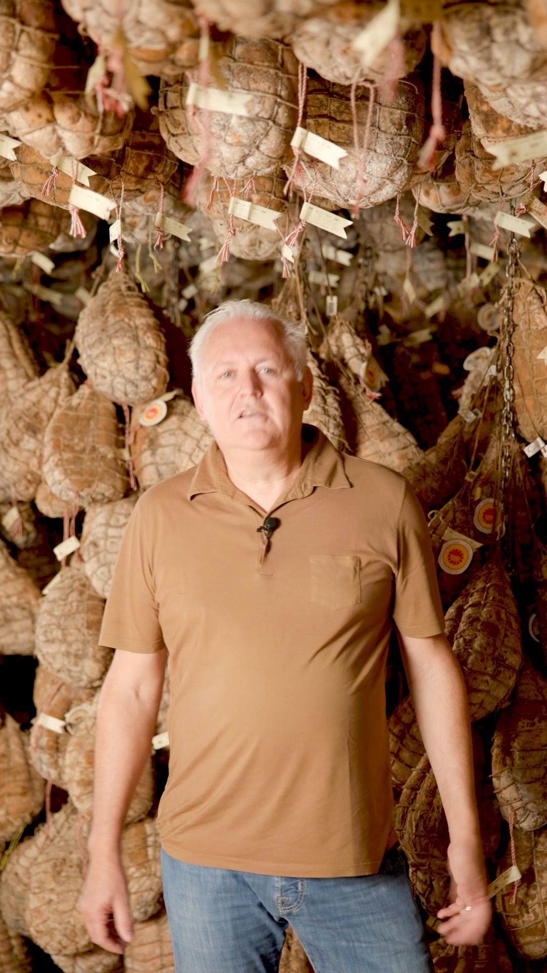 Mind The #CulatellodiZibello 👑
Quanto ne sai sul Re dei Salumi?
Ci pensa Marco Pizzigoni, Vicepresidente del Consorzio di Tutela del Culatello di Zibello DOP, a guidarti alla scoperta dell’eccellenza!
.
.
#MindThePop #MediaRelation #DigitalAgency #Parma