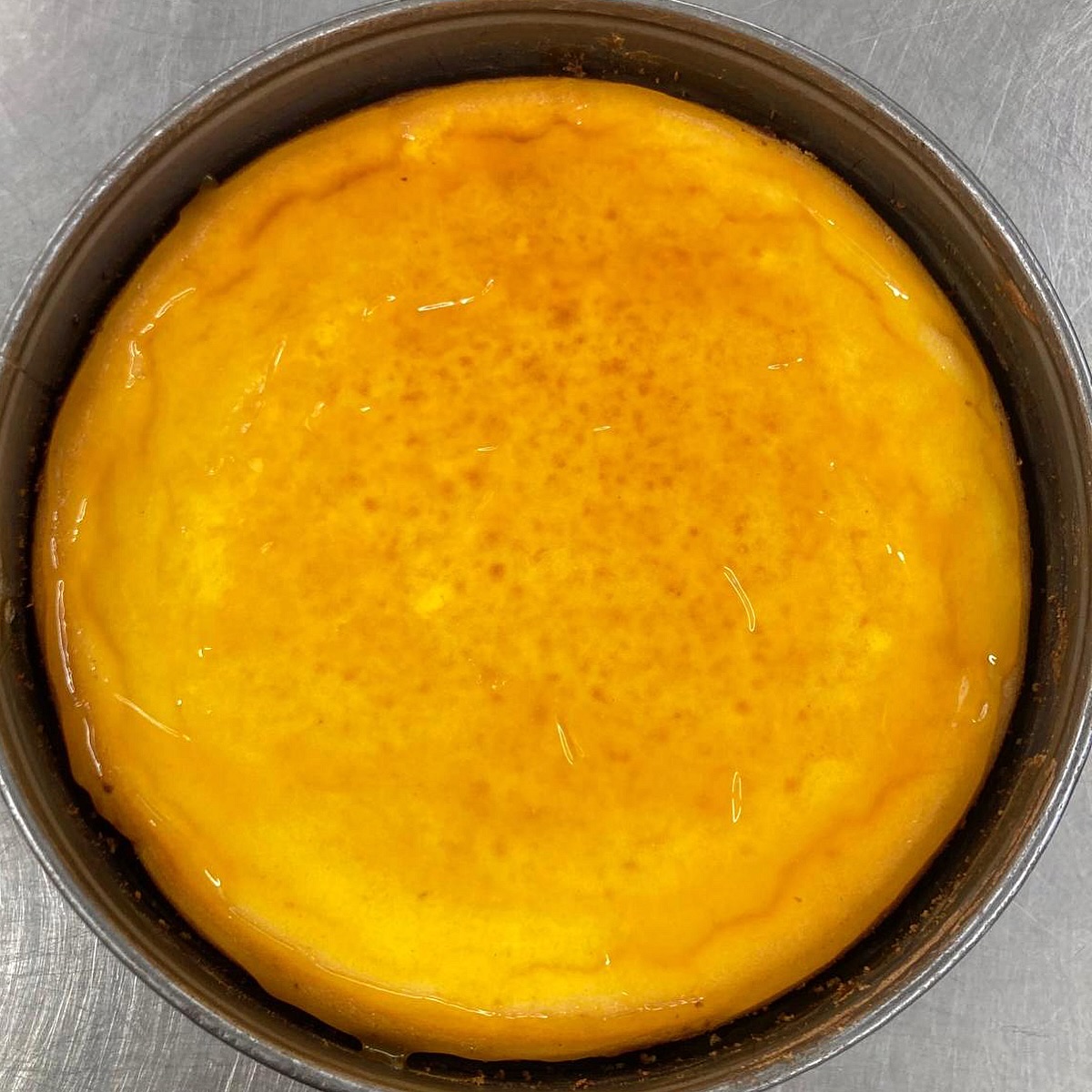 🔥Dieses Wochenende im Hofcafé: Brownie - Cheesecake mit Orangencurd, Zitronenkuchen
Schokoladenkuchen (Mandel - Brownie), Mohn - Preiselbeere - Marzipan mit Amaranthblüten aus dem Hofgarten, Stachelbeere Baiser, Zupfkuchen, Altländer Apfelkuchen und Lotus-Kuchen (nicht in der Reihenfolge der Bilder 😉🙃)