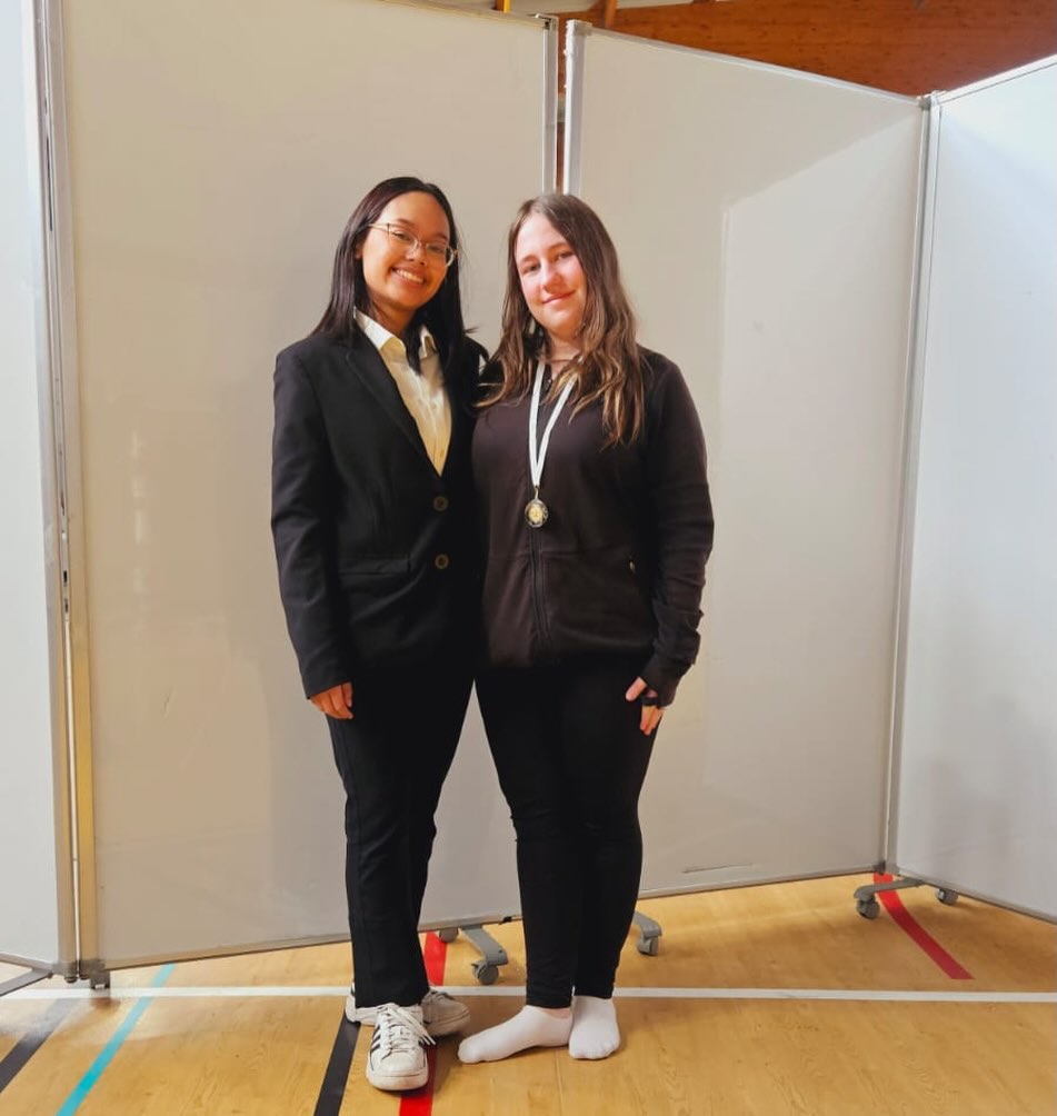 🏅 1ʳᵉ ÉTAPE – CF3 & CF4 🏅
👏 Merci à Kassandra et Carole pour le coaching tout au long de la journée.
🙏 Merci également à Radia, qui a jugé toute la journée.
👏 Un grand merci également à l’équipe du Perreux-sur-Marne pour l’organisation et l’accueil de cette première étape.
➡️ Prochaine étape : le Championnat Départemental la semaine prochaine, avec nos ensembles engagés en compétition ainsi que nos gymnastes en CF2 et Challenge.
En attendant dimanche retrouvez bientôt la présentation de nos équipes en compétition pour la saison 2026 !
Nous leur souhaitons à toutes une belle entrée en compétition 💙