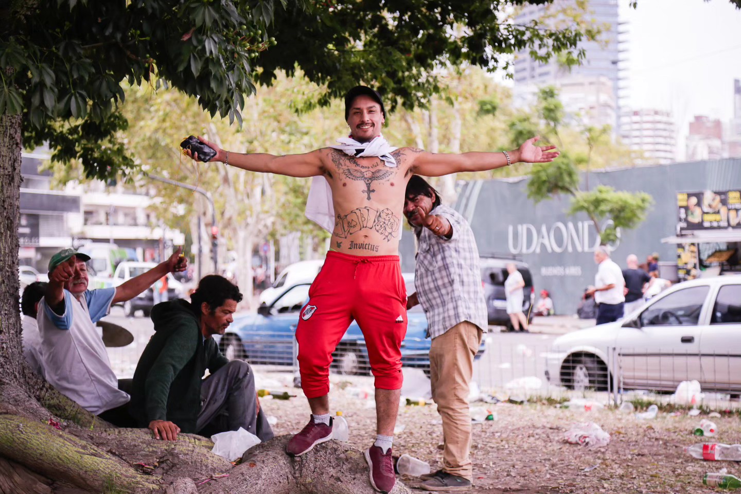 Hinchas de River en los alrededores del Estadio Chango Más monumental.