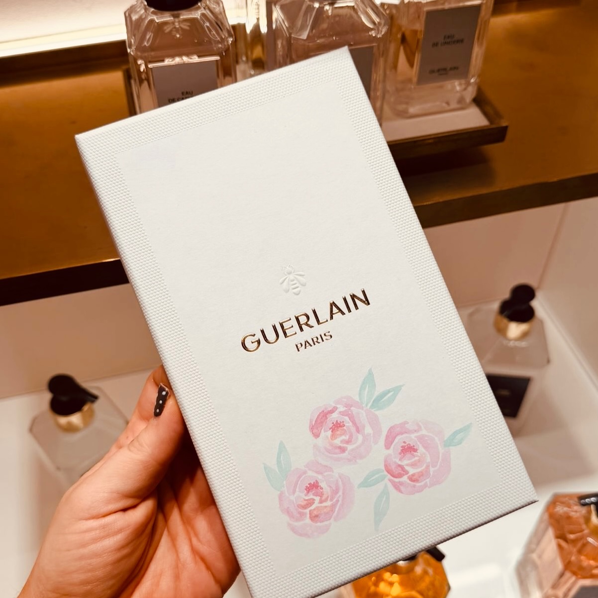 Valentine’s gifting, personalised 💌
Yesterday our artists were painting peonies onto Guerlain boxes, engraving fragrance bottles and adding names to the iconic lipstick mirrors across Covent Garden, Selfridges London & Birmingham, and H beauty Metrocentre & Milton Keynes.
Nothing beats a gift with a name on it ✨
#guerlain #valentinesgifts #giftpersonalisation #engraving #handlettering
@guerlain