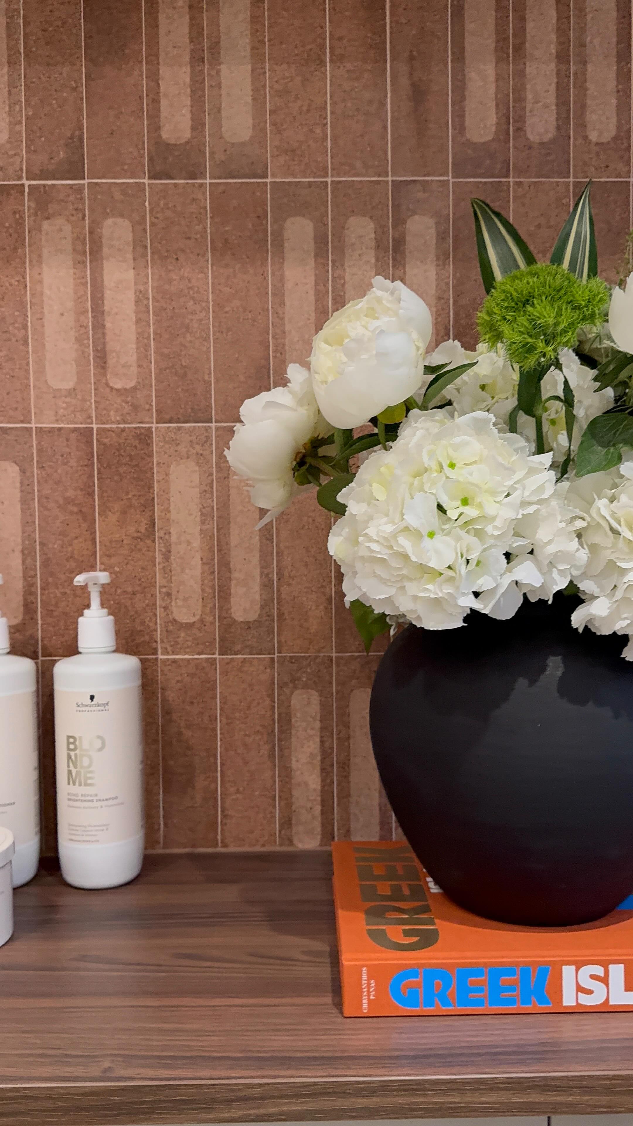 Fresh start ✨ Fresh salon ✨ Now we’re ready to give you fresh hair too 🤎
-
If you’re due a refresh too, our chairs are ready for you 🤍
Tap the link in my bio to book your next appointment.
#prohairbykat #mansfieldhair #mansfielduk #salonreset