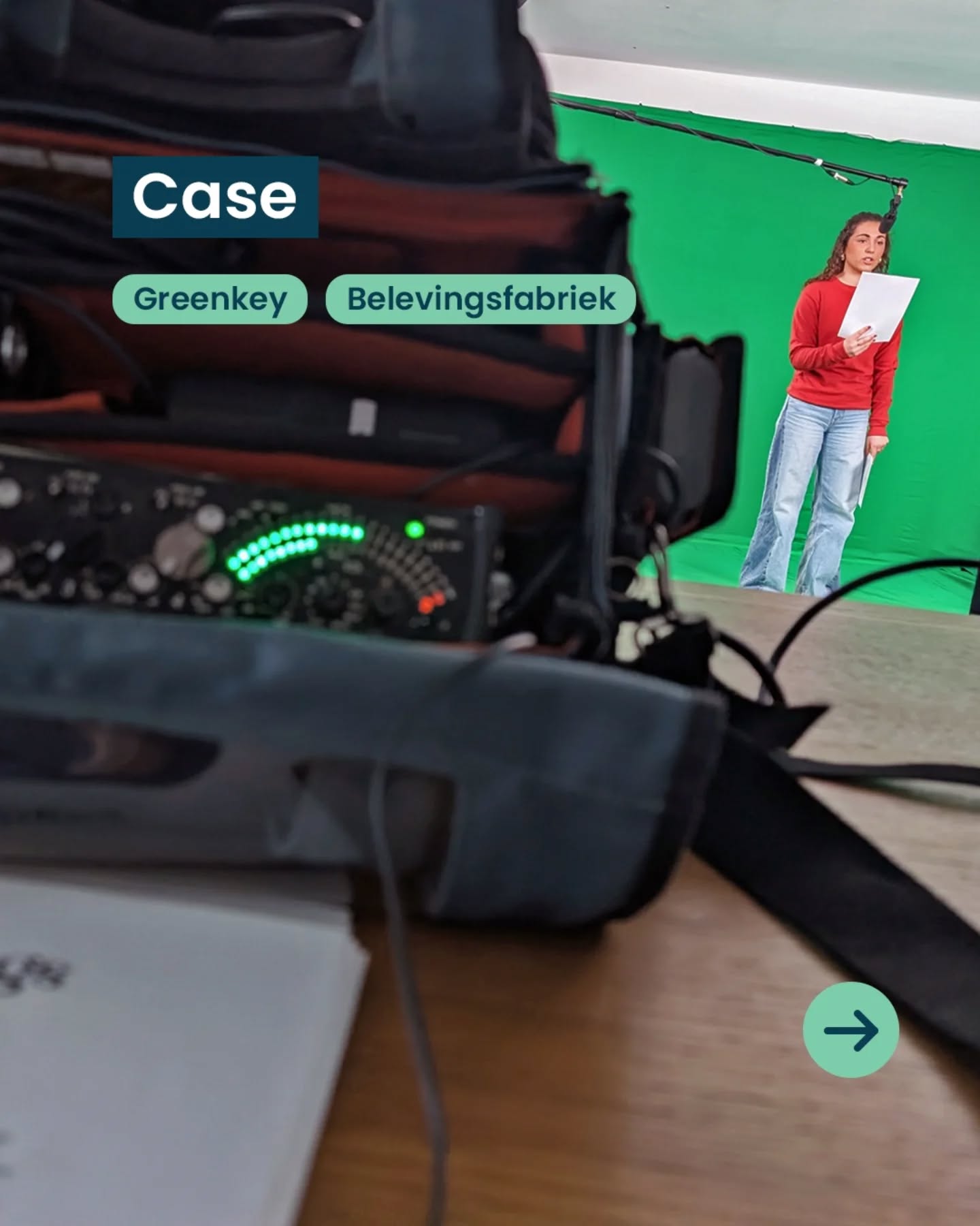 We mochten opnieuw meewerken aan een leuk project van @belevingsfabriek: Lumineus Diksmuide, met Kurt Defrancq (Chantal) en Eline Dedeken (#LikeMe), én met greenkeyopnames van onze hand. 🙌
Lumineus Diksmuide is een gratis belevingstocht in het centrum van Diksmuide. Via licht- en videoprojecties volg je het verhaal van de verbitterde kaasboer André en scherpzinnige studente Zita die terugreizen naar 1976 om een verloren liefde een tweede kans te geven. Een verhaal over boter, kaas en vooral veel liefde voor de stad.
Van 13 t.e.m. 22 februari in Diksmuide.
Alle info op www.lumineusdiksmuide.be
