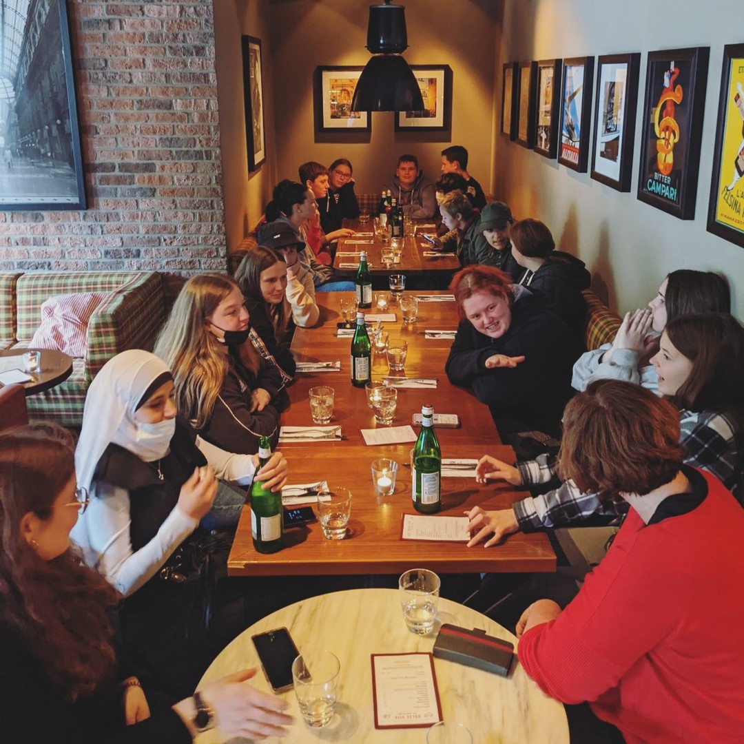 In diesen Wochen meistern die Jugendlichen die letzten Wochen eines anstrengenden Schuljahres. Beim Zukunftstag gab es jetzt neue Energie, Motivation, Tipps - und Zeit für ihre Erfolge und gemeinsame Erinnerungen. 💪💫🎉
#schulabschluss #zukunft #motivierenstärkenorientieren #power