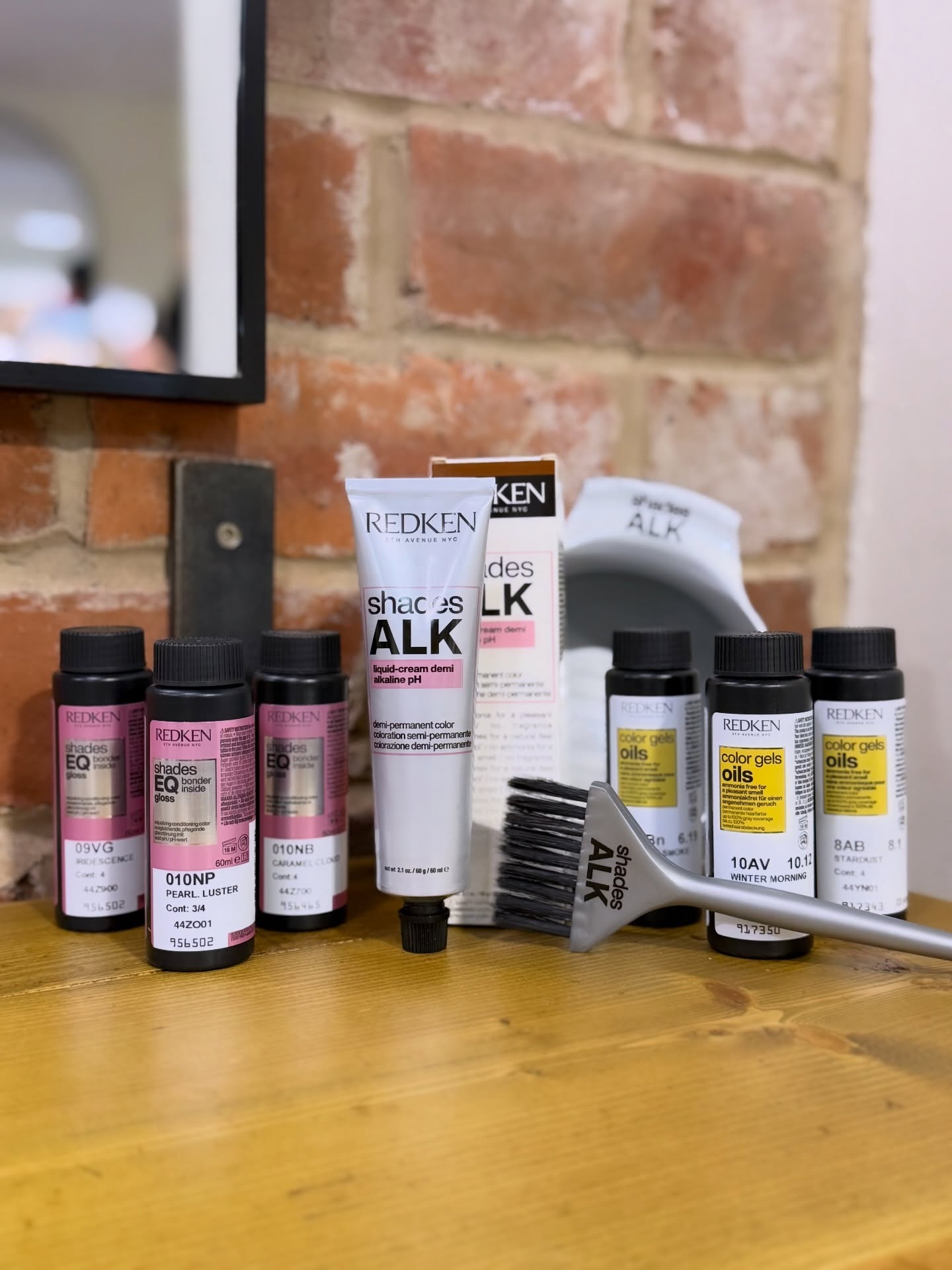 Meet the Iconic Trio of Hair Colour ๐
From Glossy, demi-permanent perfection with Shades EQ, to High Impact, Alkaline Power with Redkenโs New colour range Shades ALK, and Rich, Super Shine results with Gel Oils โ Redkenโs colour range is all about shine, condition, and customisable creativity ๐จ๐ซ
Same iconic brand. Different tools. Endless colour possibilities at Kado Hair.
@redkenpro
#Redken #ShadesEQ #ShadesALK #GelOils #icons