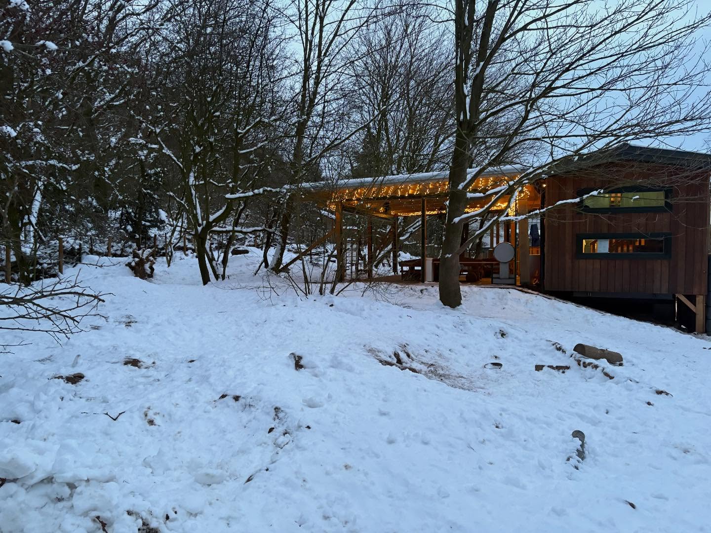 Wir genießen den Schnee solange wir können und sind heute Schlitten fahren gewesen. Egal ob auf einem Schlitten oder auf einer Yogamatte, am Ende kommen alle unten an :)